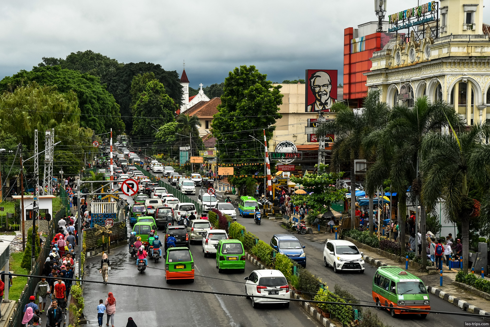 jalan sudirman traffic church view bogor city bogor