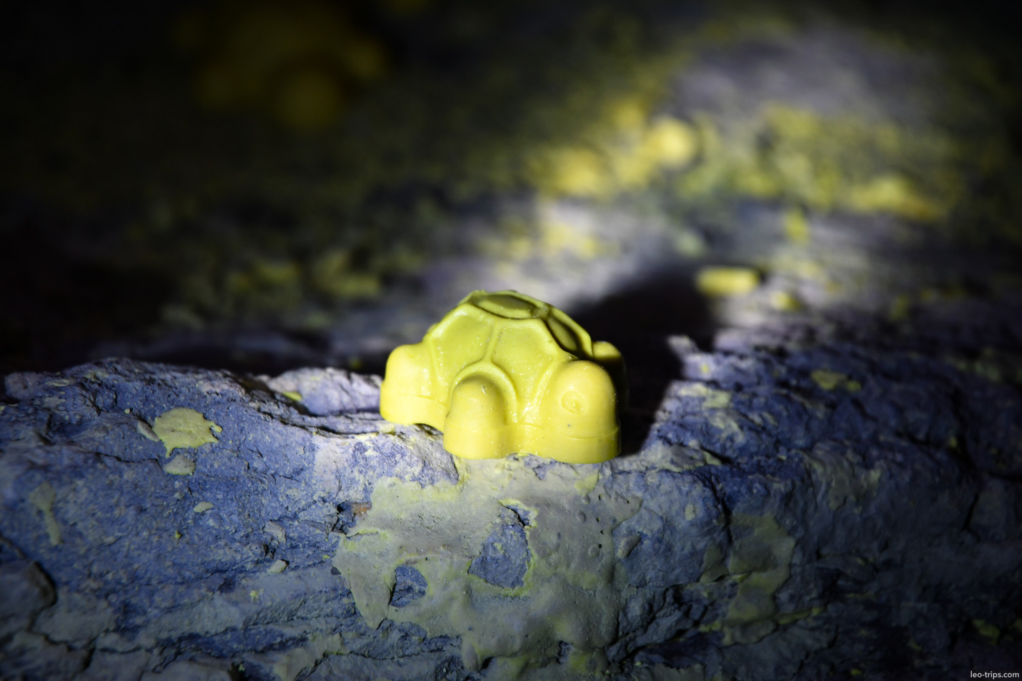 sulfur carved turtle souvenir ijen ijen lake