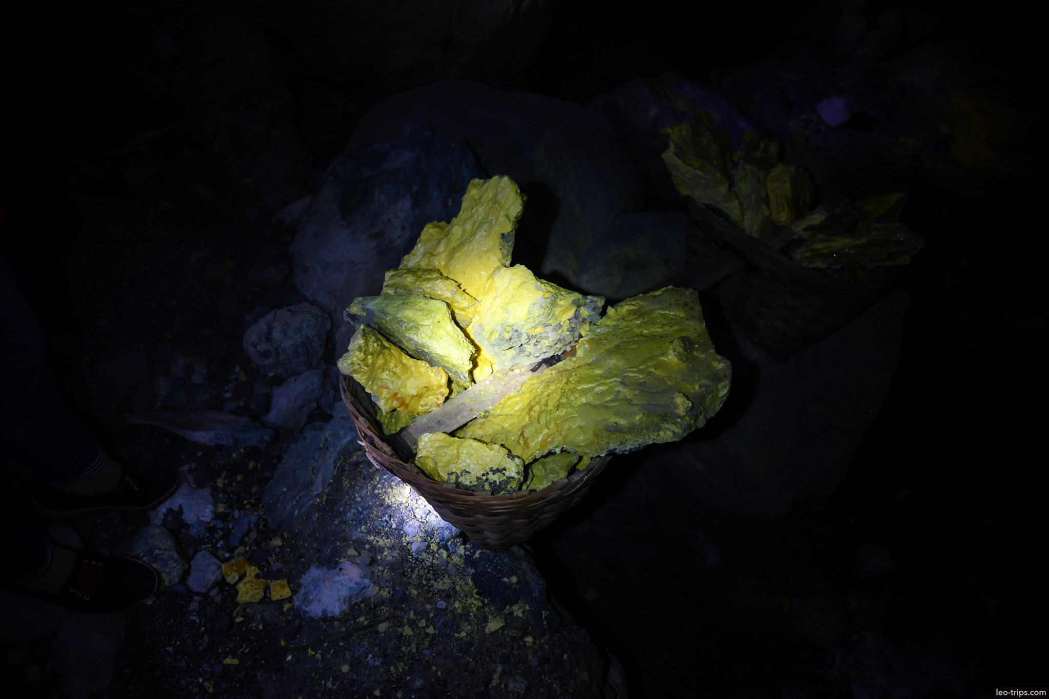 sulfur chunks in woven basket ijen ijen lake