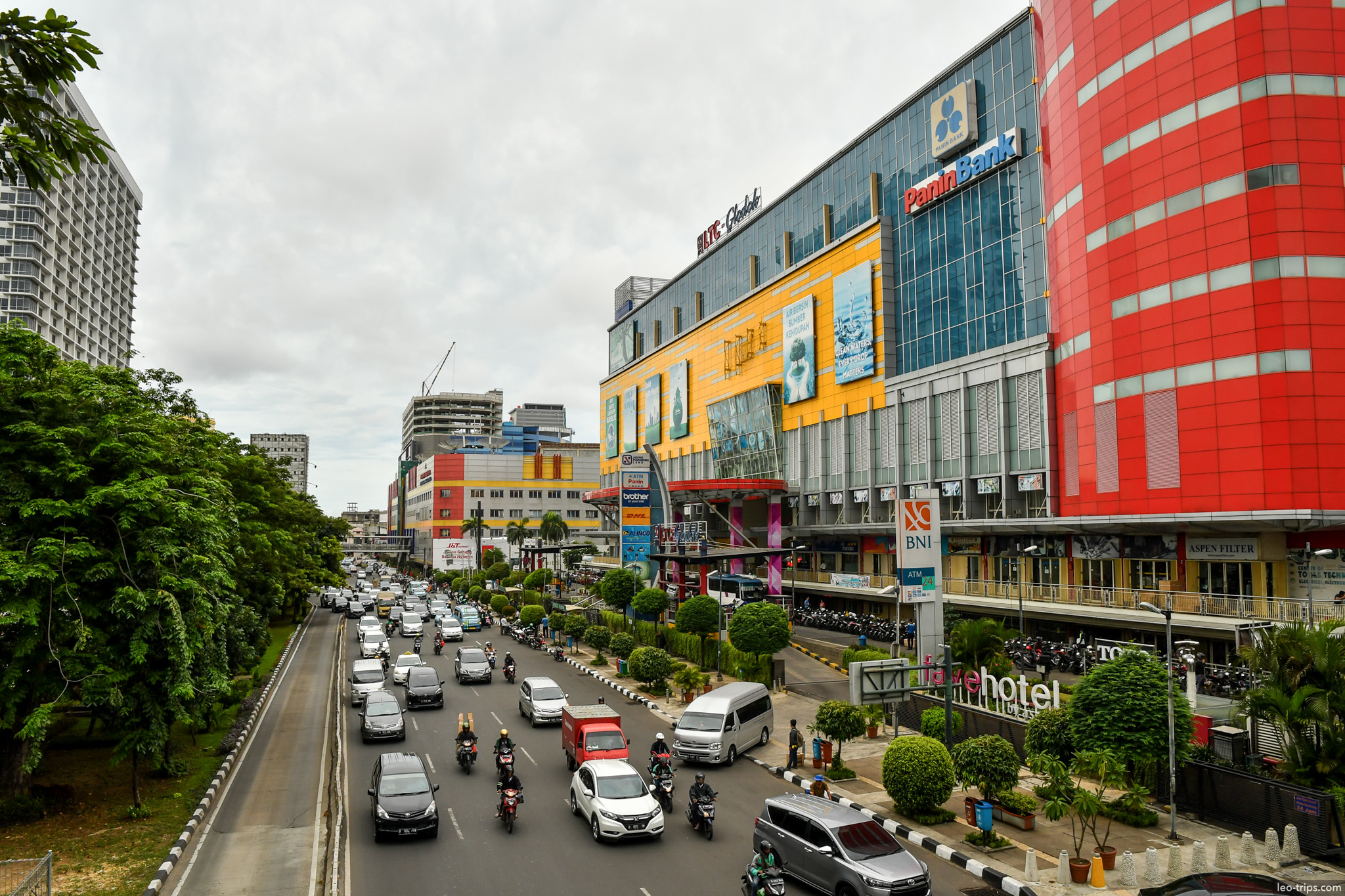 busy street shopping mall traffic jakarta jakarta