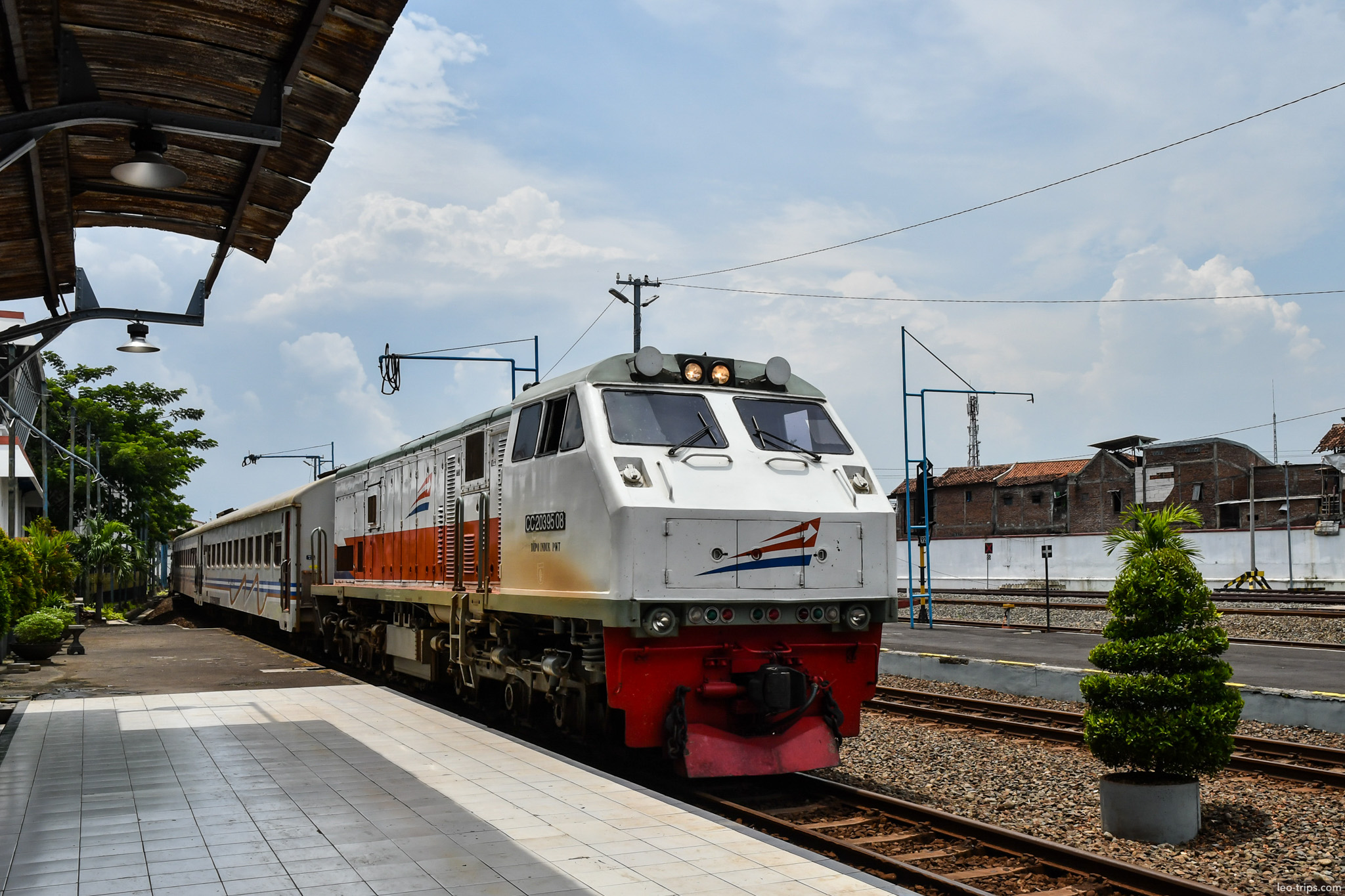 diesel locomotive arriving semarang station semarang