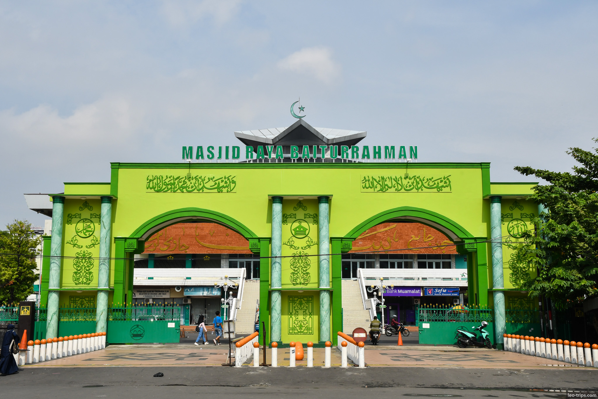 masjid raya baiturrahman green facade semarang