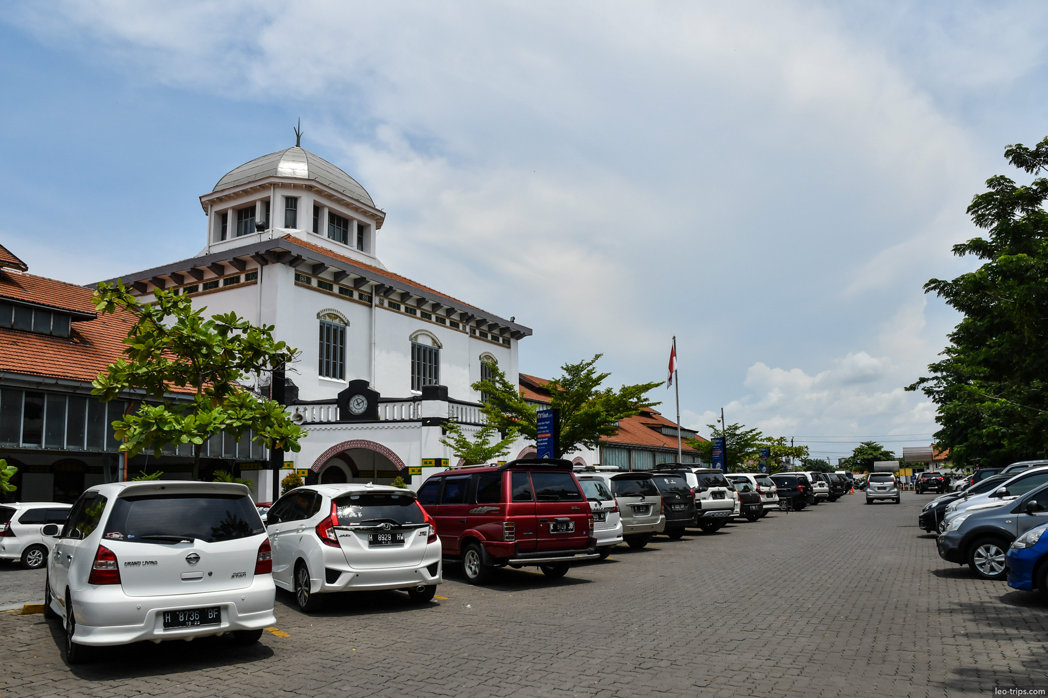 stasiun tawang white colonial building parking semarang