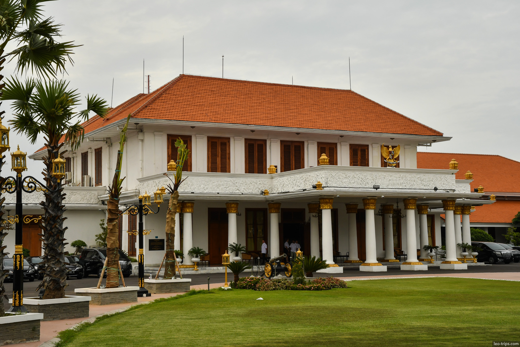 grahadi governors office colonial building surabaya