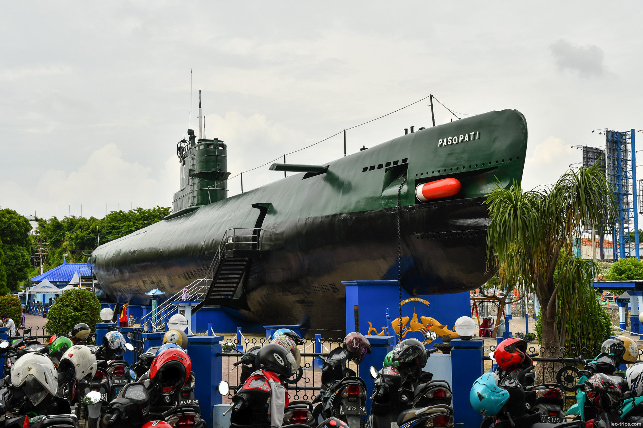 monkasel submarine pasopati monument surabaya