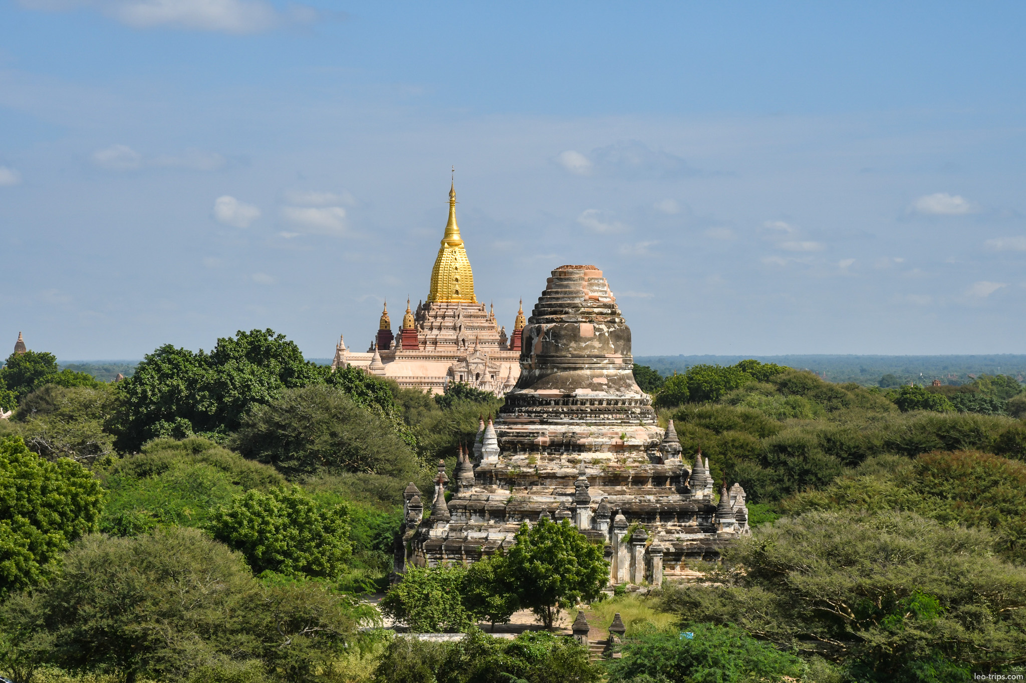 ananda temple golden spire and old stupa bagan bagan