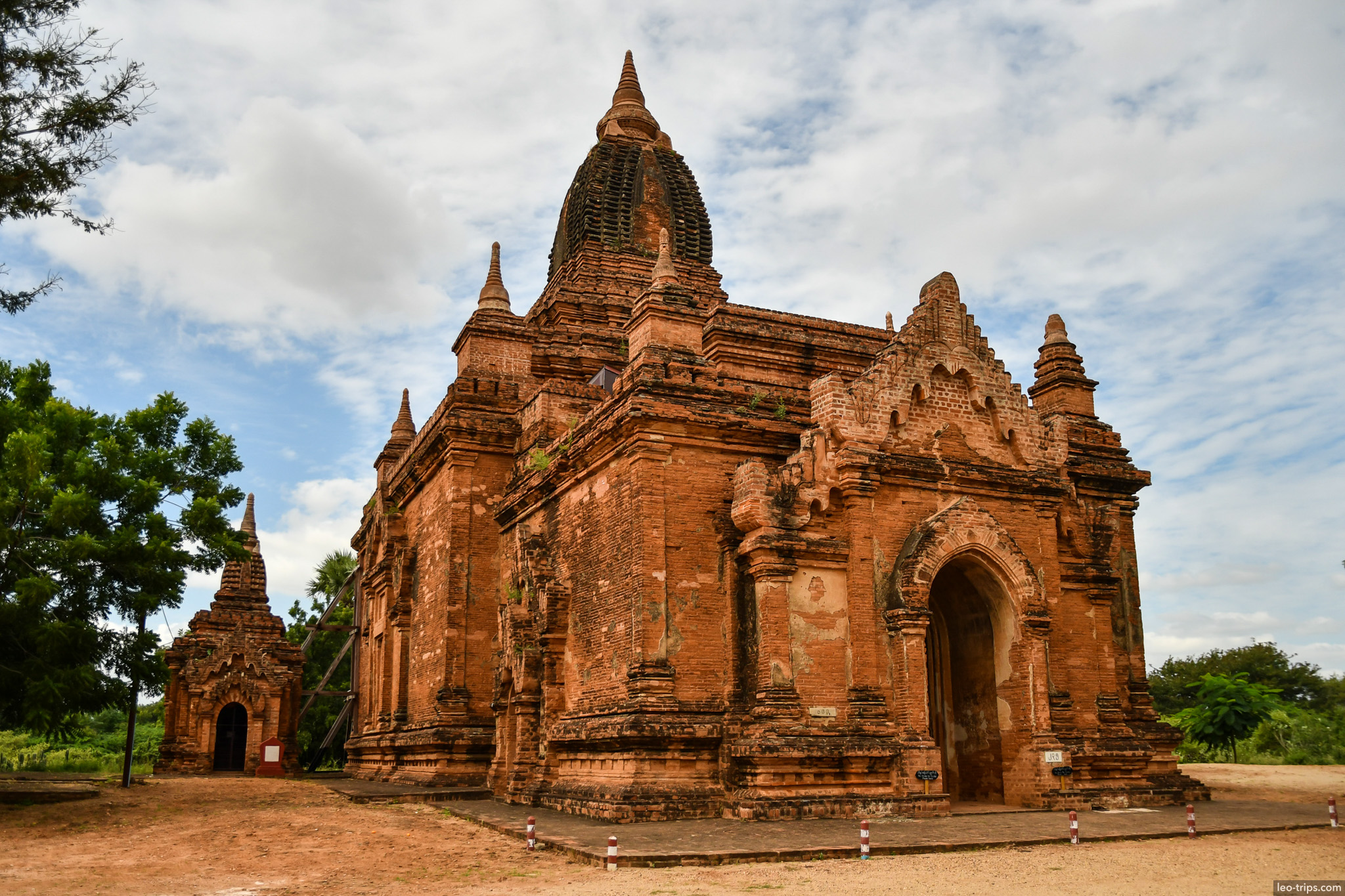 brick temple with pointed sikhara bagan bagan