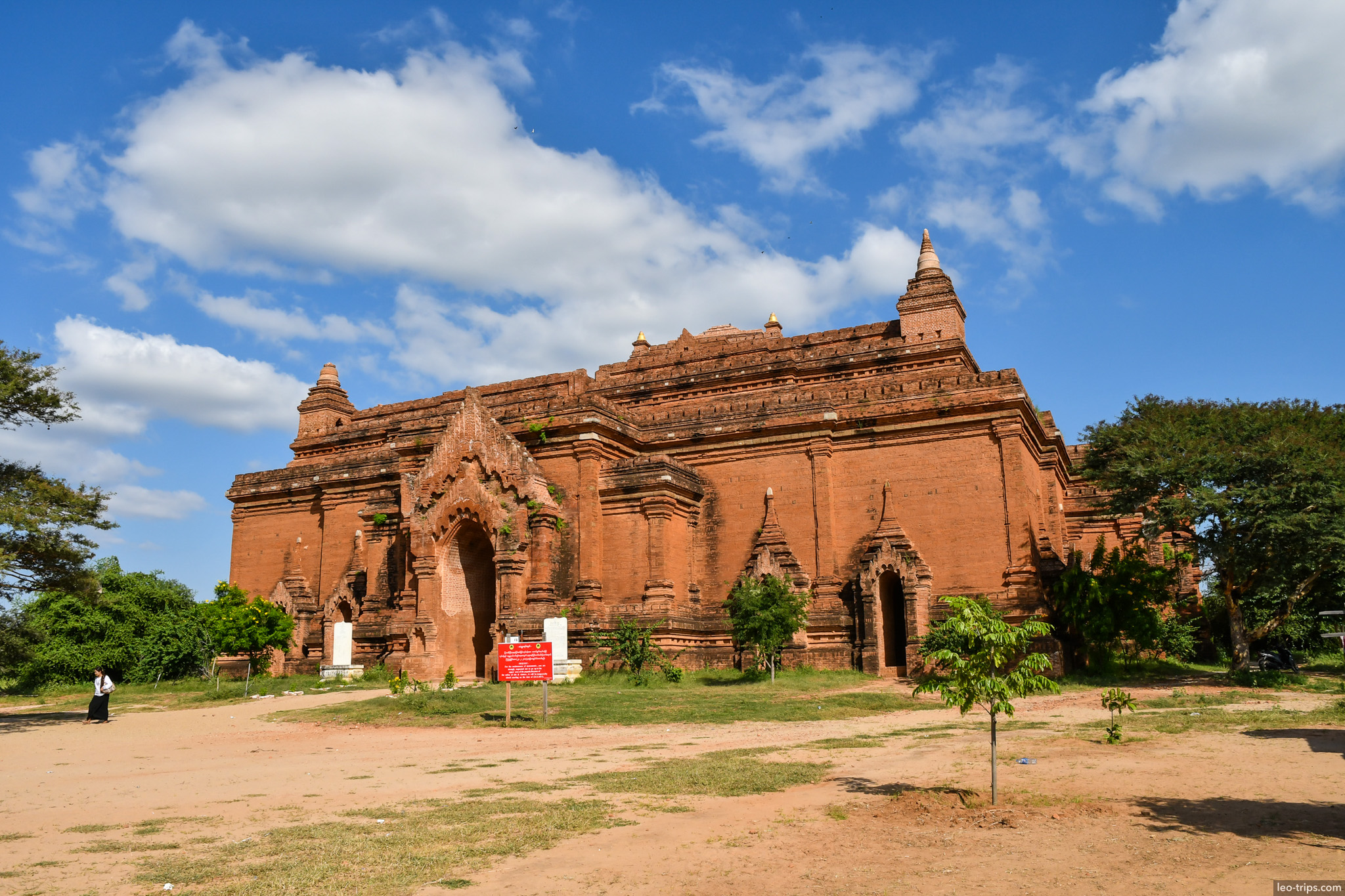 pyathatgyi temple large brick facade bagan bagan
