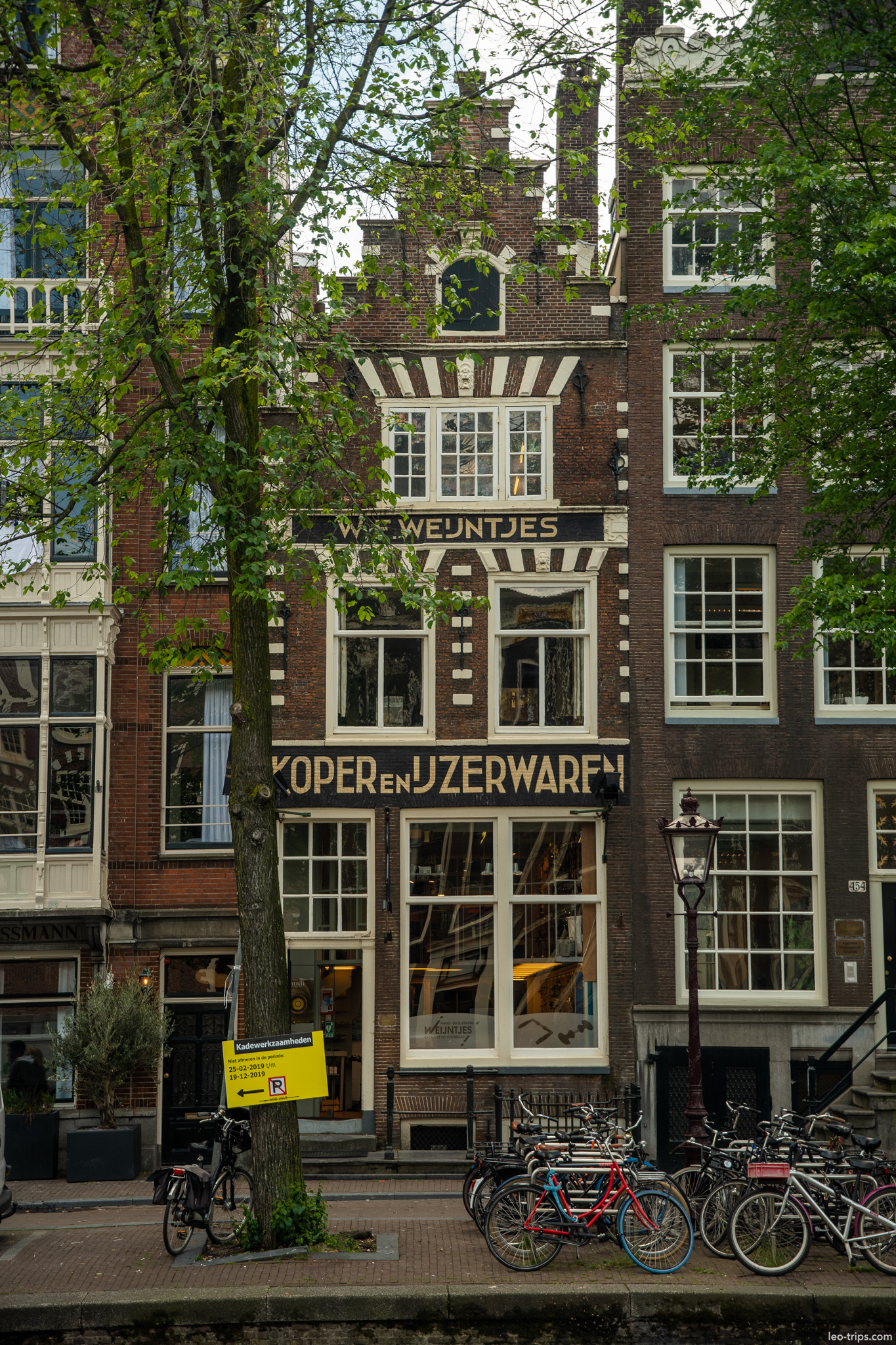 amsterdam canal house weuntjes koper ijzerwaren amsterdam