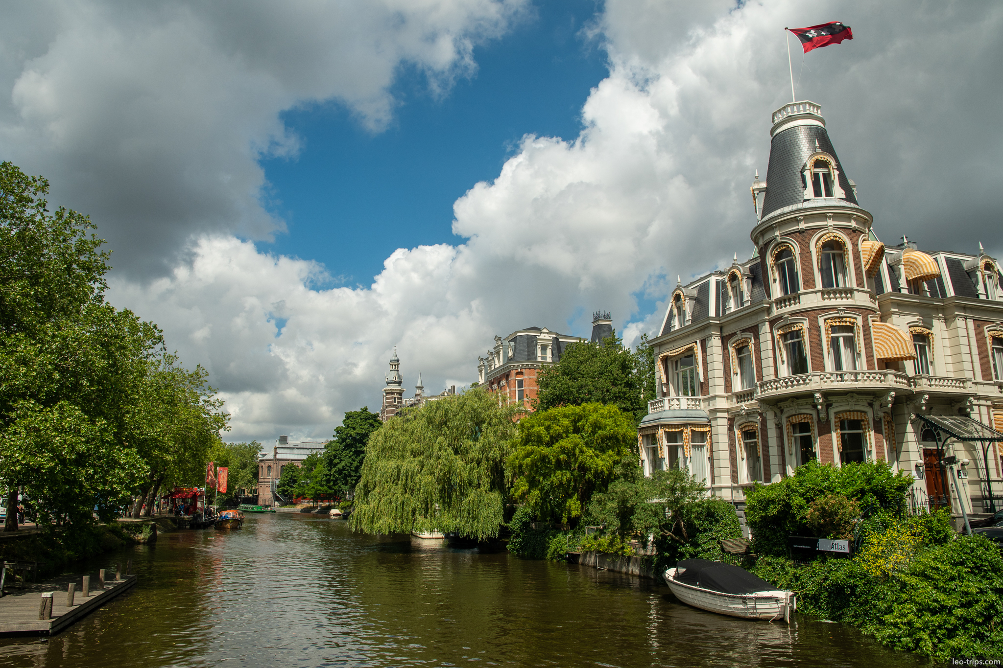 amsterdam canal singelgracht mansion with amsterdam flag amsterdam