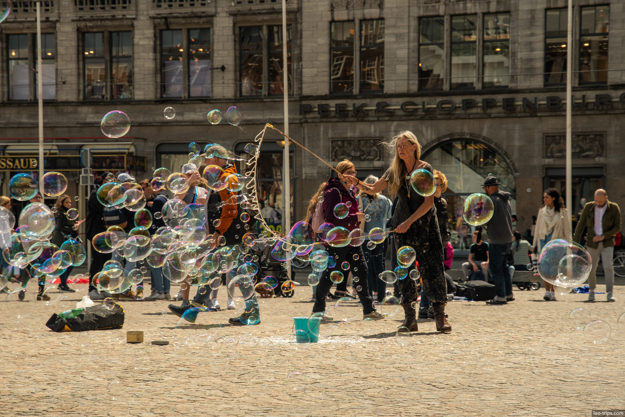 street performer soap bubbles dam square amsterdam