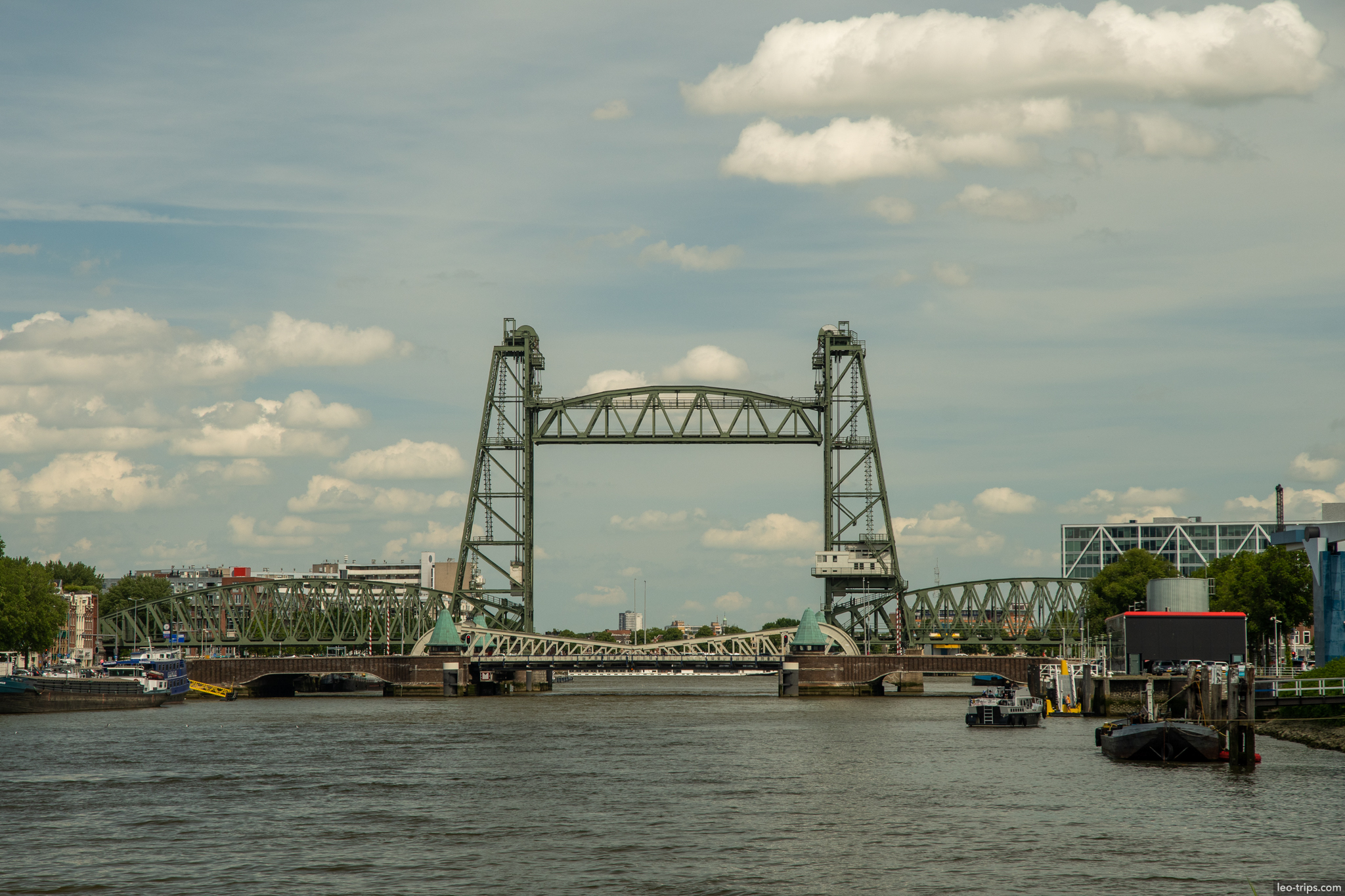 de hef railway lift bridge closed rotterdam