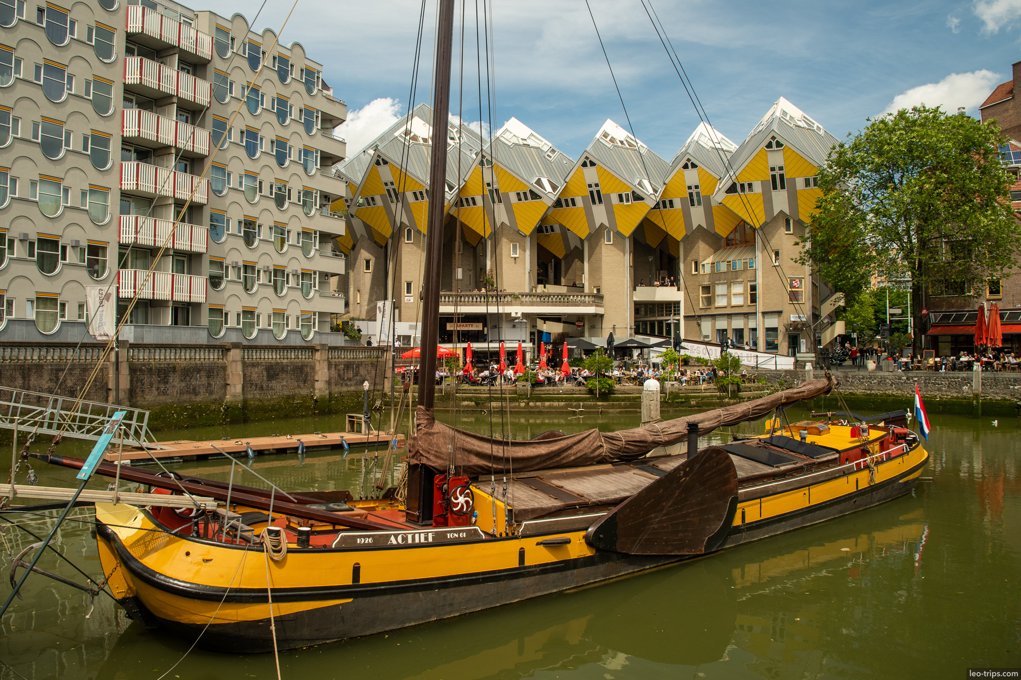 kubuswoningen cube houses yellow actief barge rotterdam