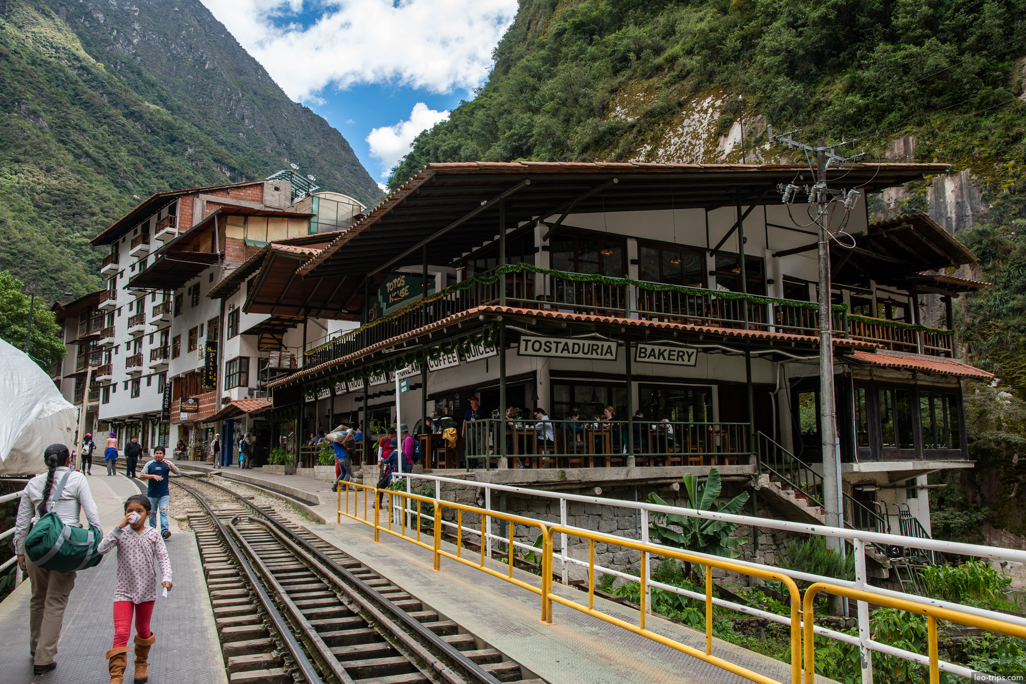 aguas calientes tostaduria bakery railway around aguas calientes
