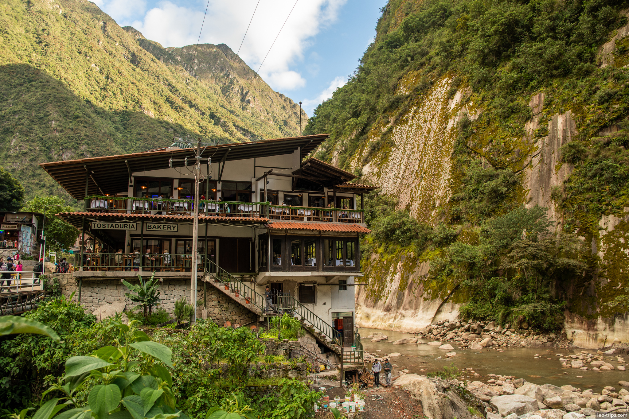 aguas calientes tostaduria bakery riverside view around aguas calientes