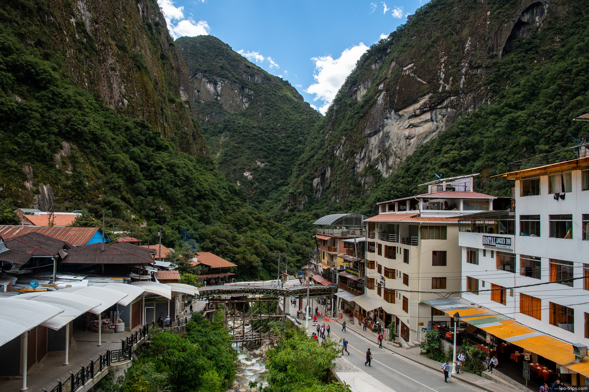 aguas calientes town overview cliffs around aguas calientes
