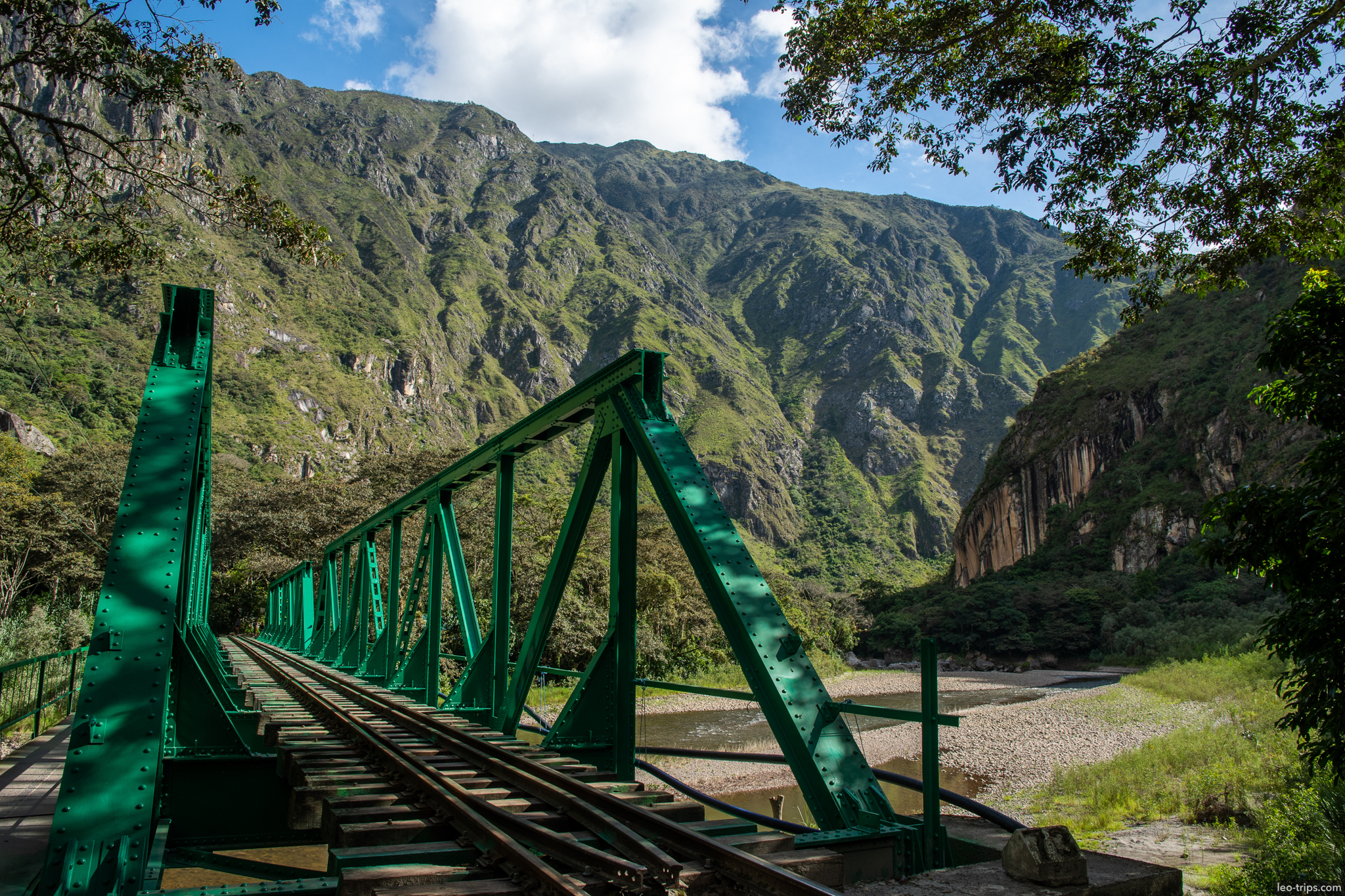 hidroelectrica green railway bridge urubamba around aguas calientes
