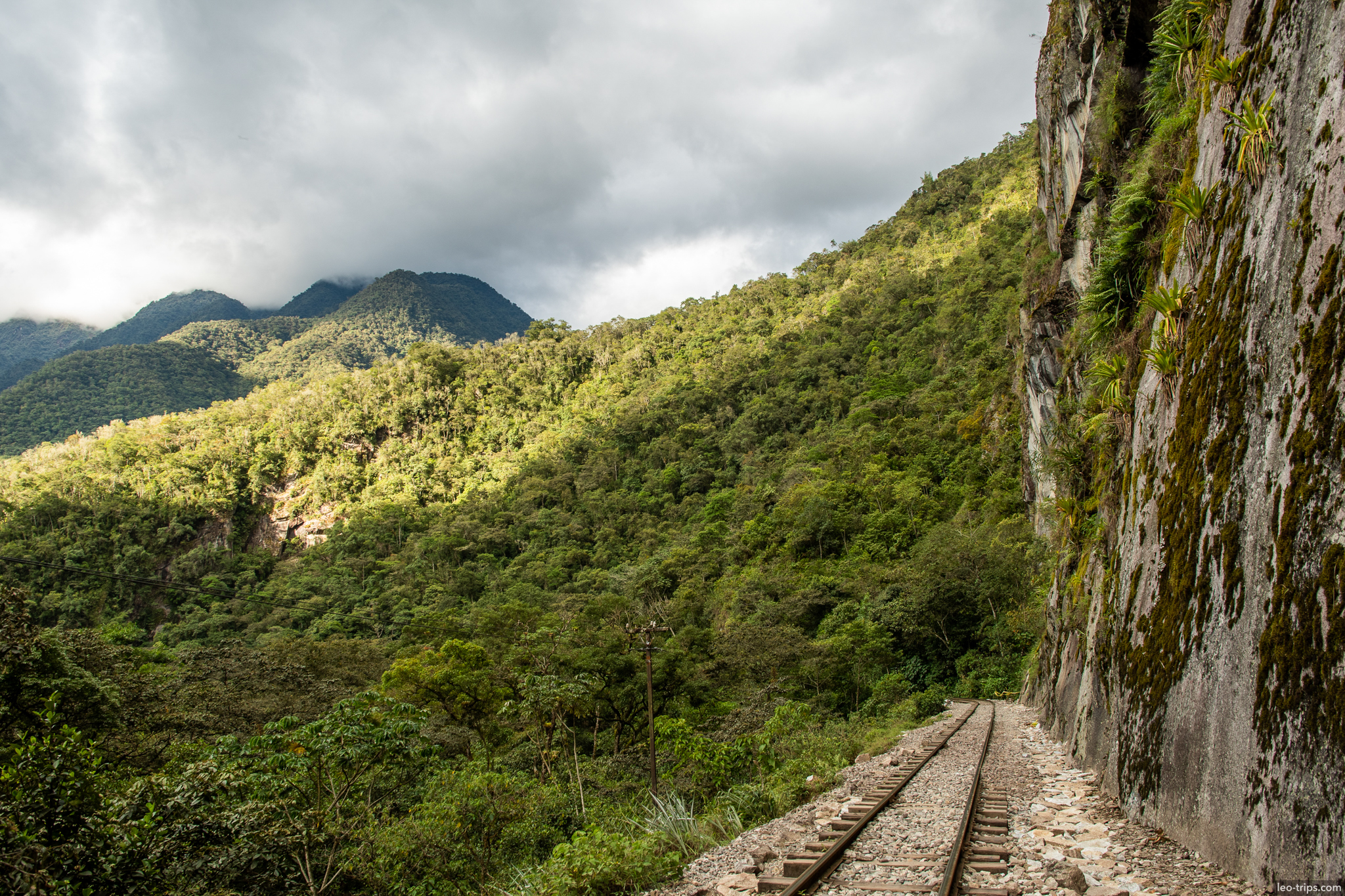 hidroelectrica machu picchu railway cliff path around aguas calientes
