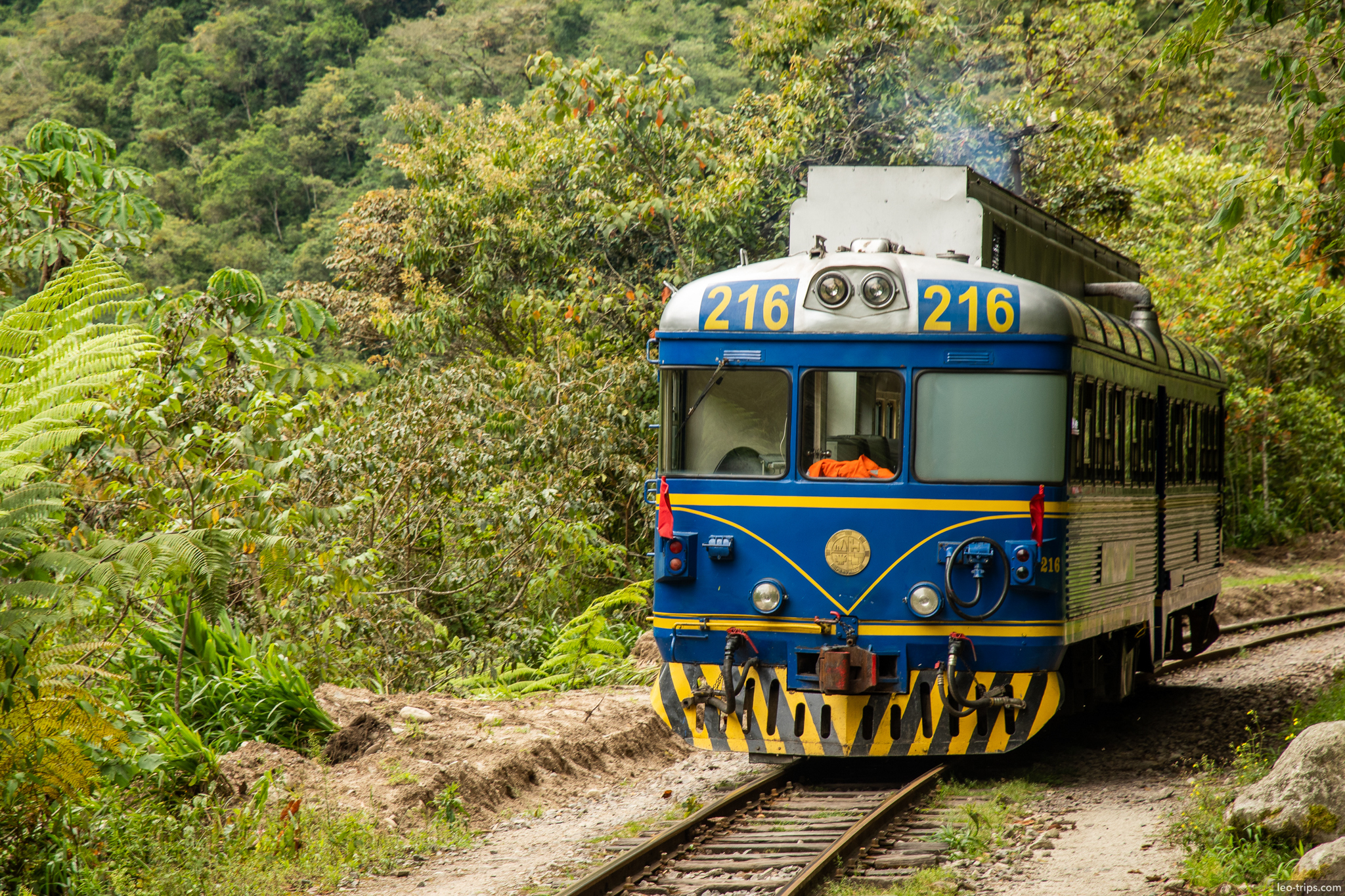 peru rail passenger car 216 jungle track around aguas calientes