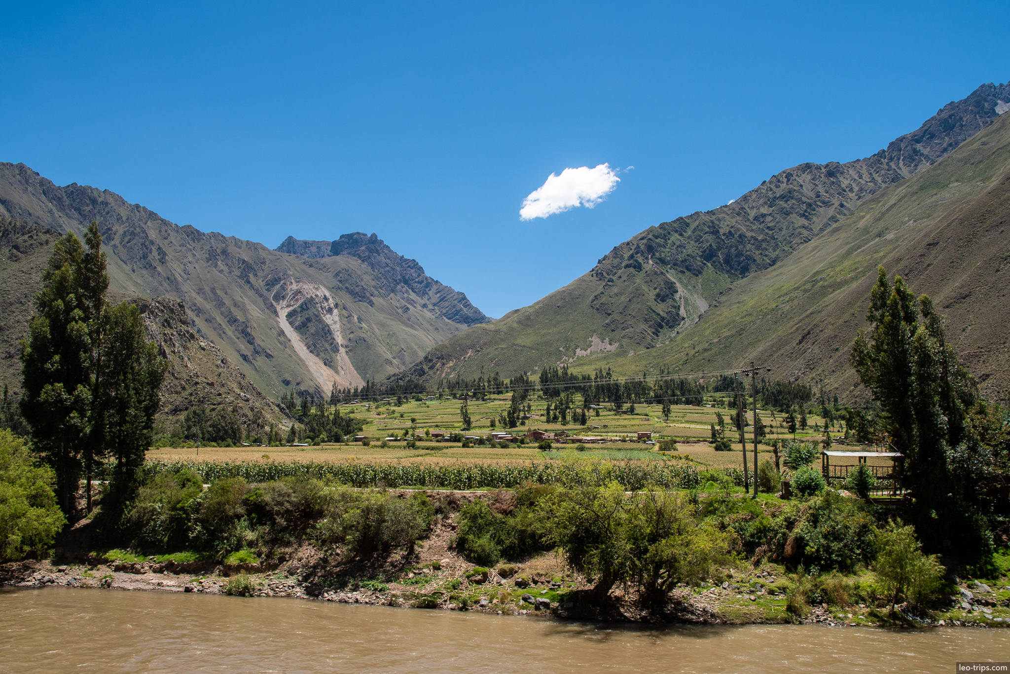 sacred valley urubamba river farmlands around aguas calientes