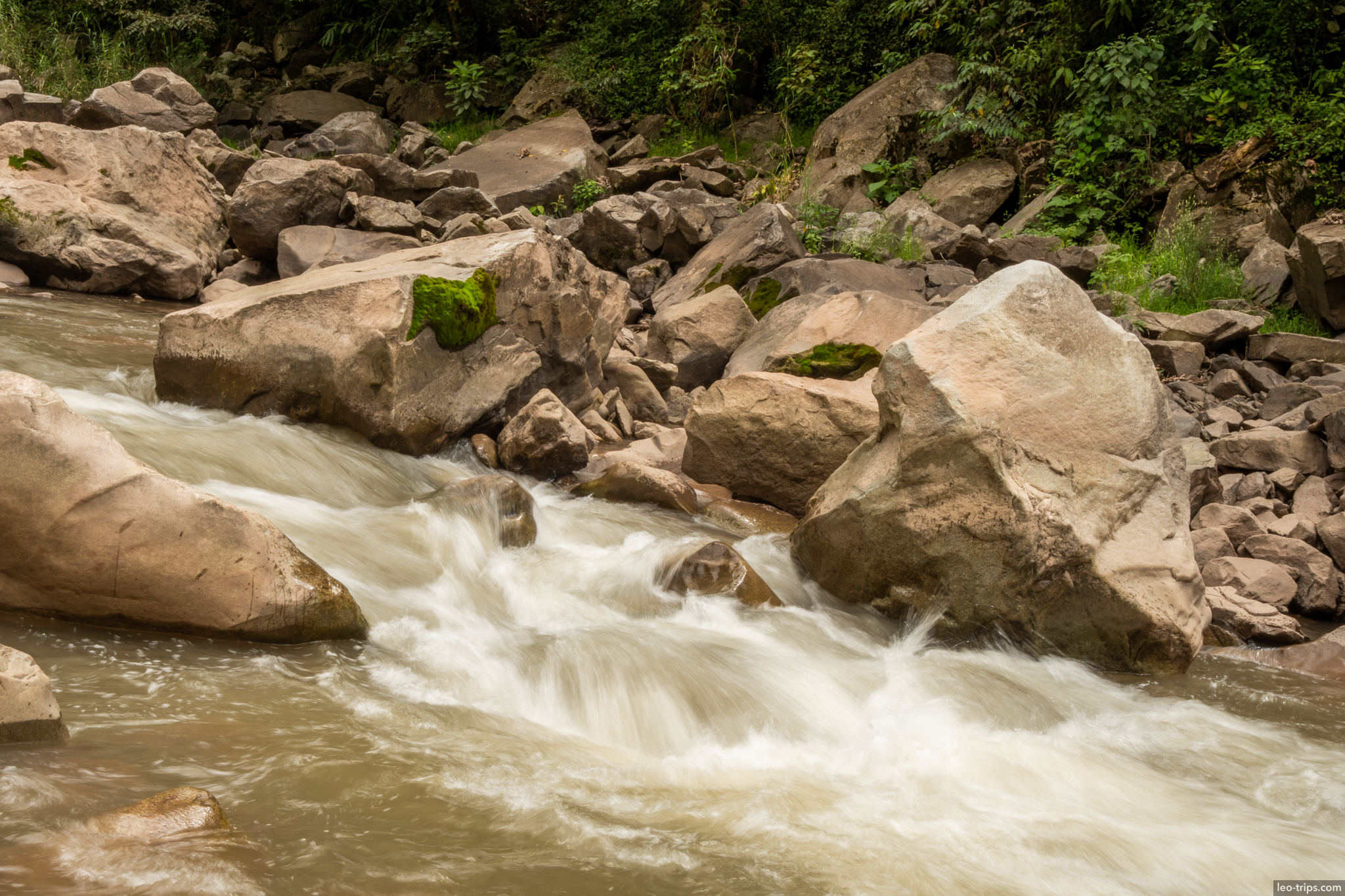 urubamba river rapids boulders jungle around aguas calientes