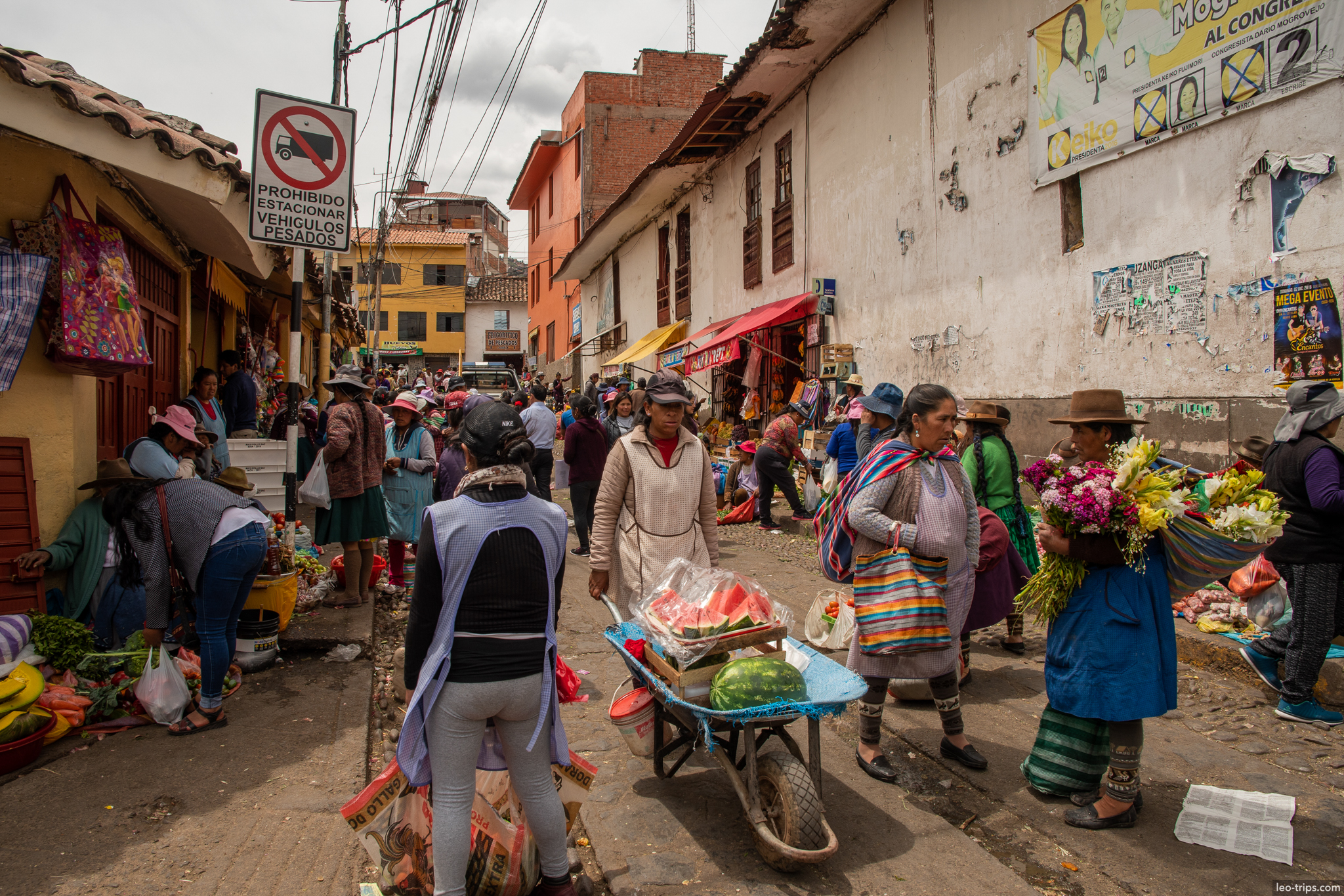 mercado san pedro busy street market cusco cusco