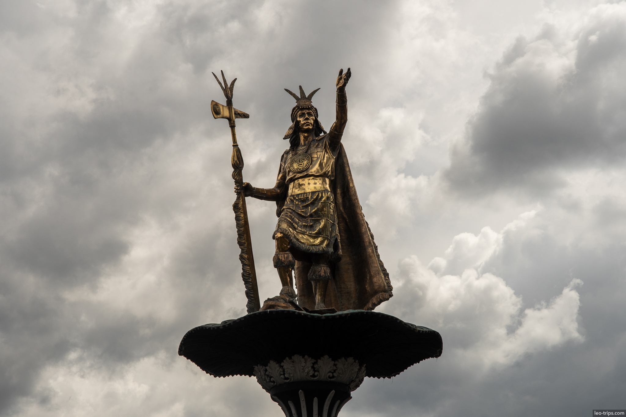 pachacutec golden statue fountain plaza armas cusco