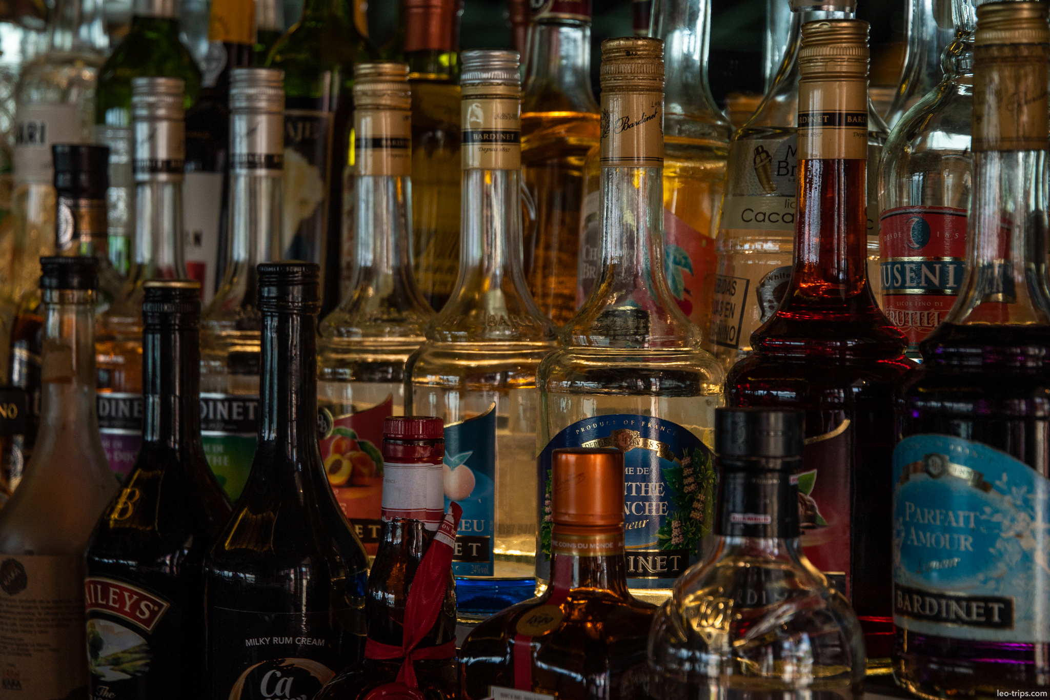 bar alcohol bottles baileys bardinet lima