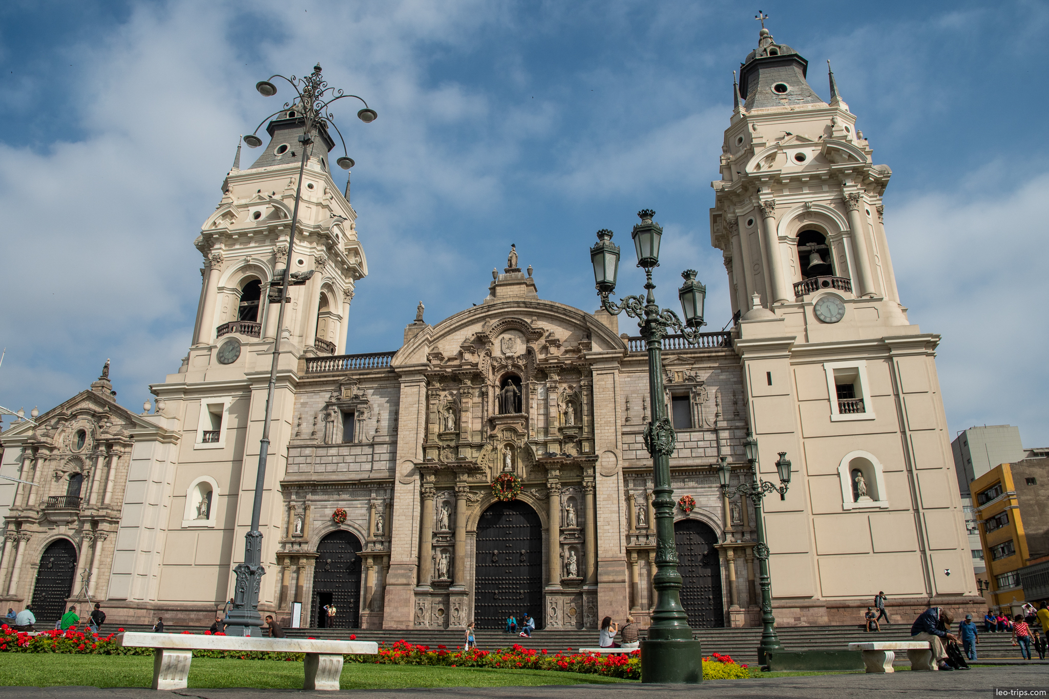 catedral basilica lima twin towers facade lima