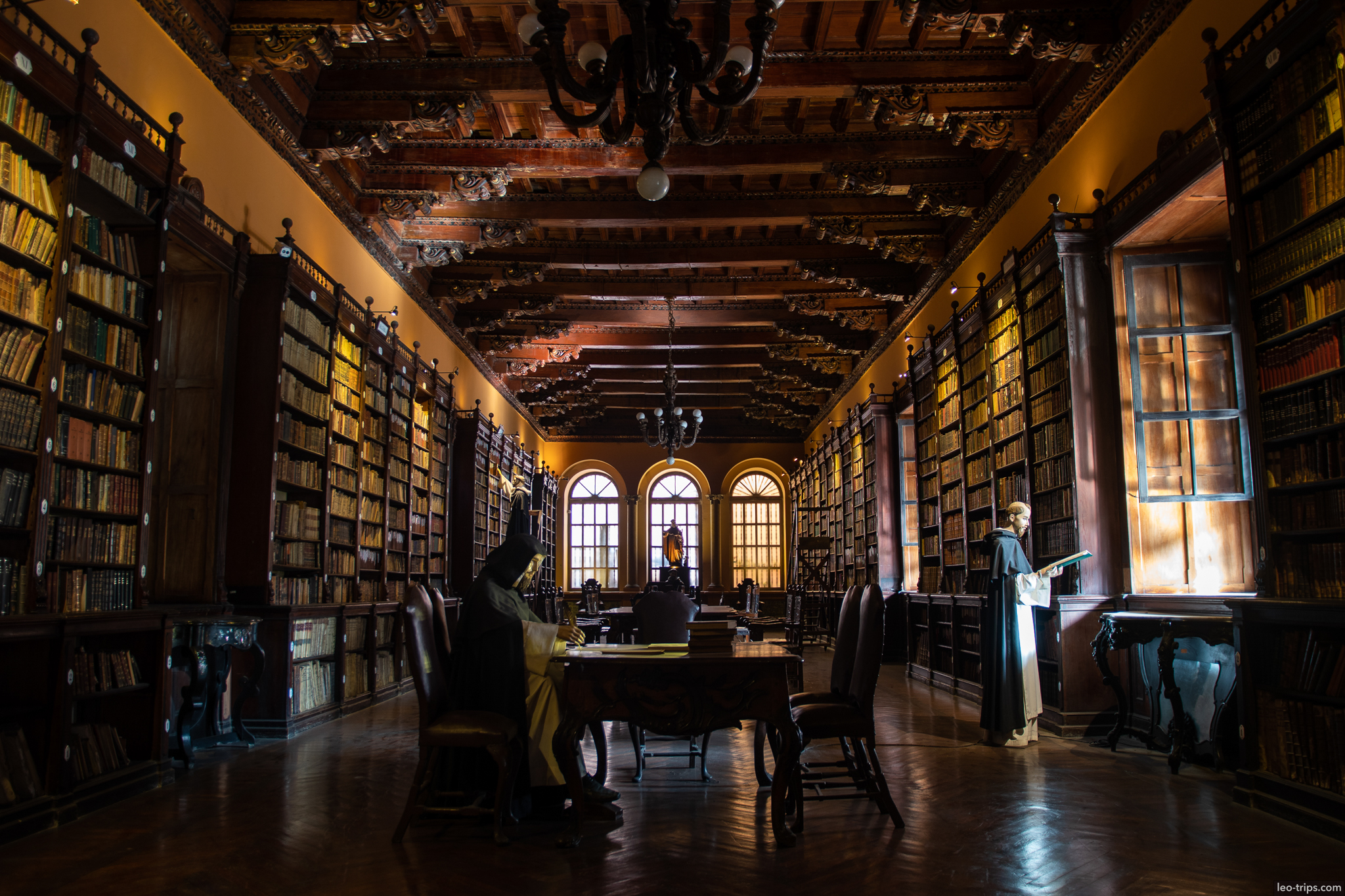 convento san francisco library colonial lima