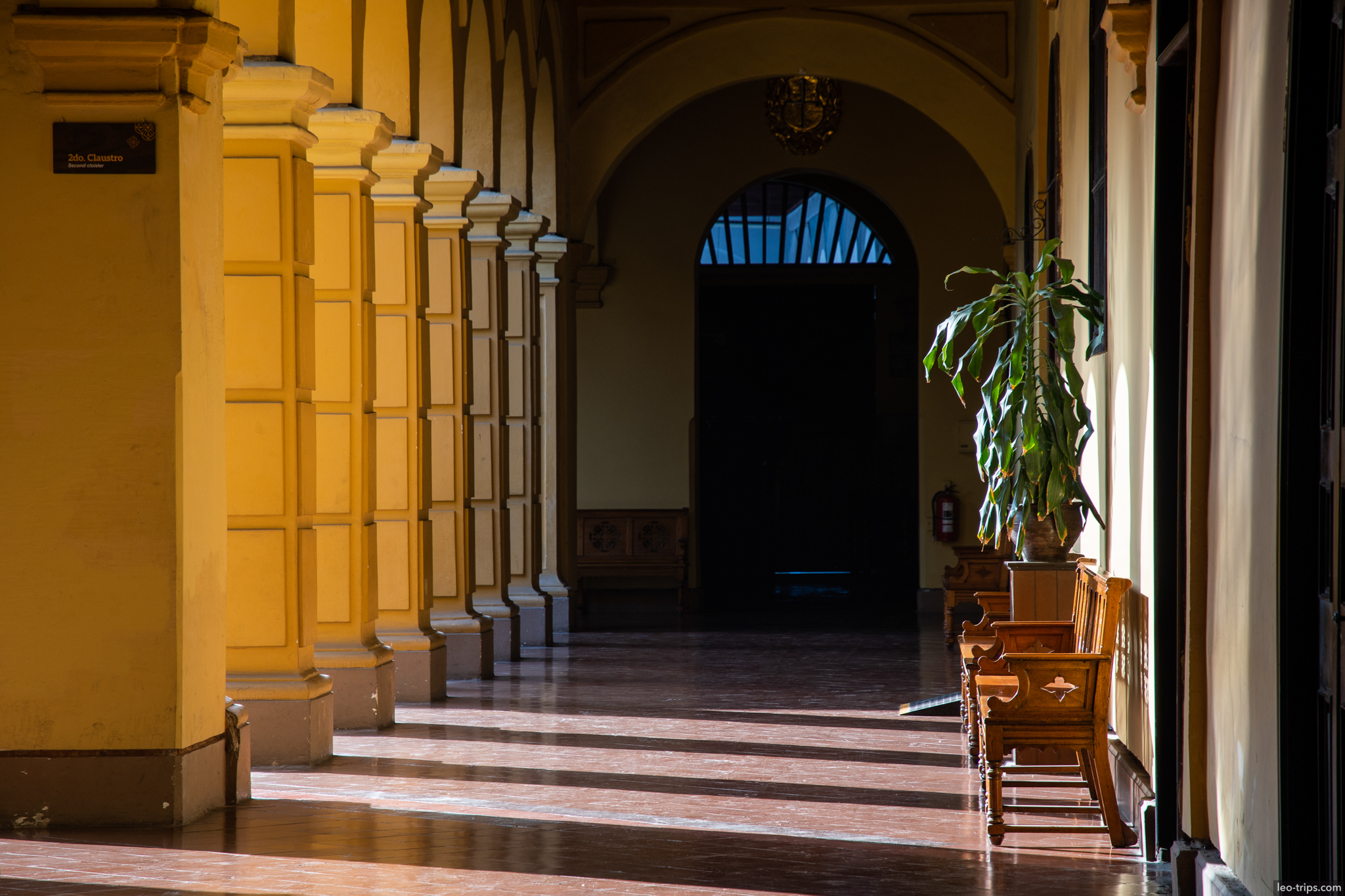 convento santo domingo yellow colonnade lima