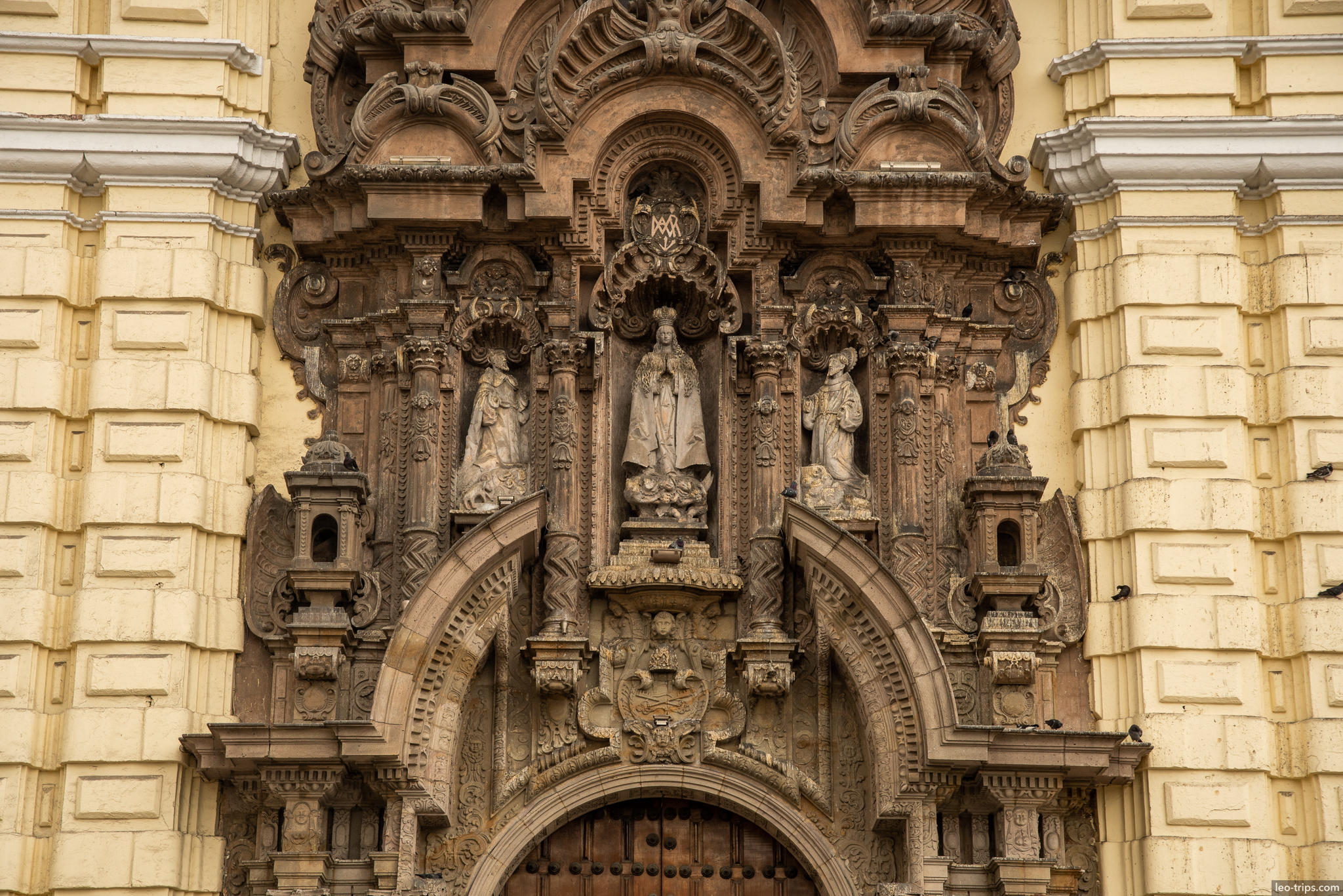 iglesia san francisco baroque portal detail lima