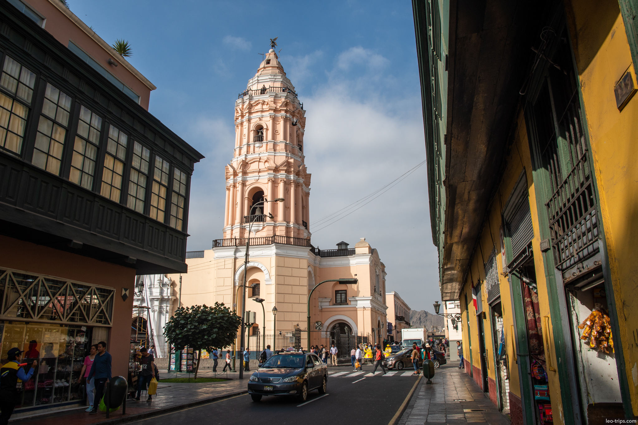 iglesia santo domingo bell tower street view lima