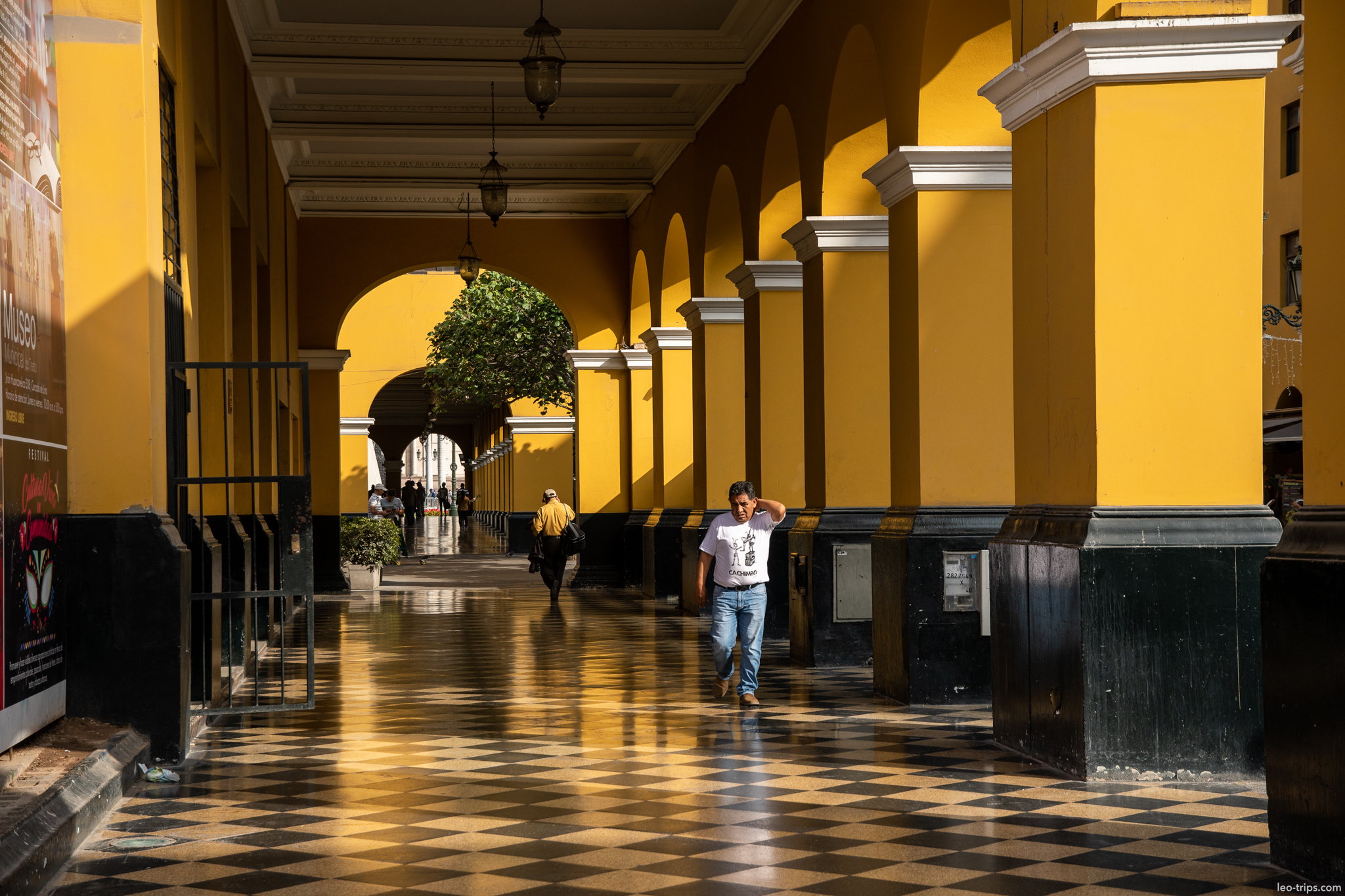 palacio municipal lima yellow arcade colonnade lima
