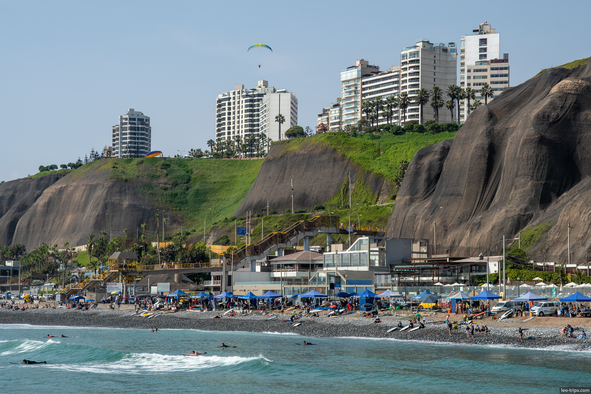 playa miraflores makaha surfers paragliders cliffs lima