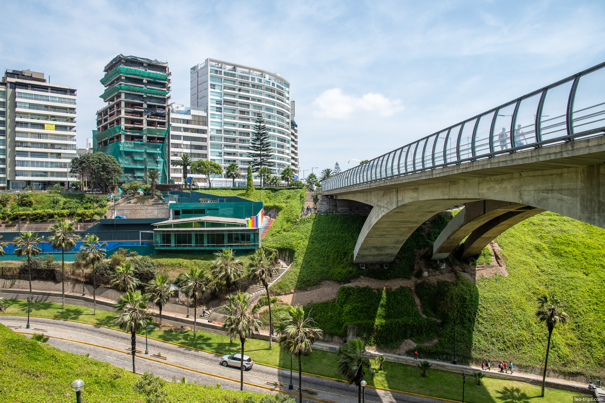 puente villena pedestrian bridge miraflores cliffs lima