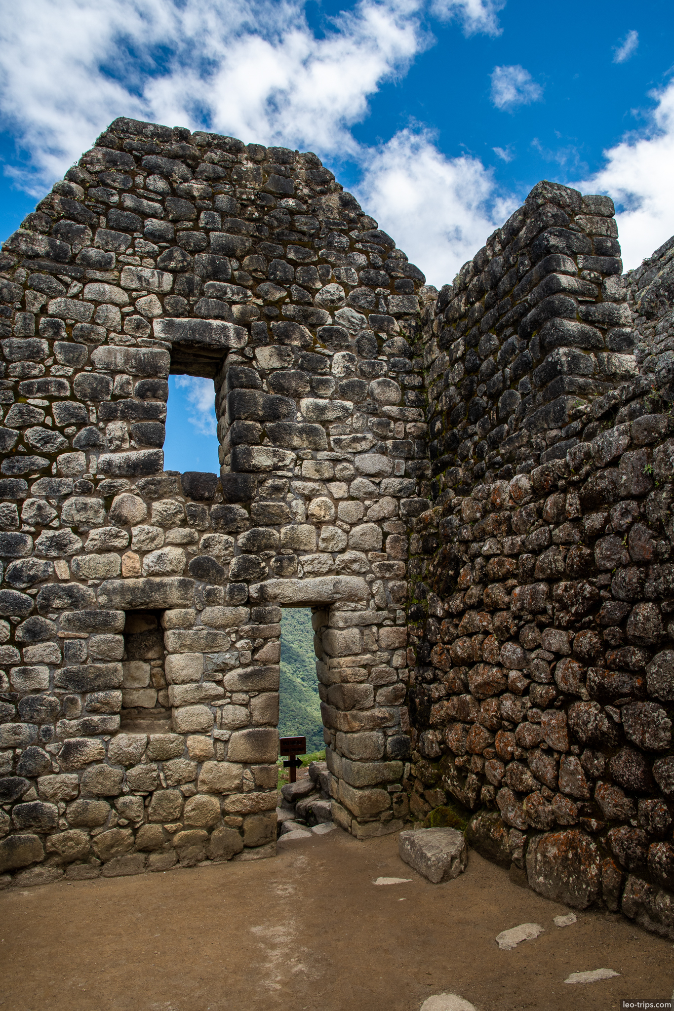 inca house window door mountain view machu picchu