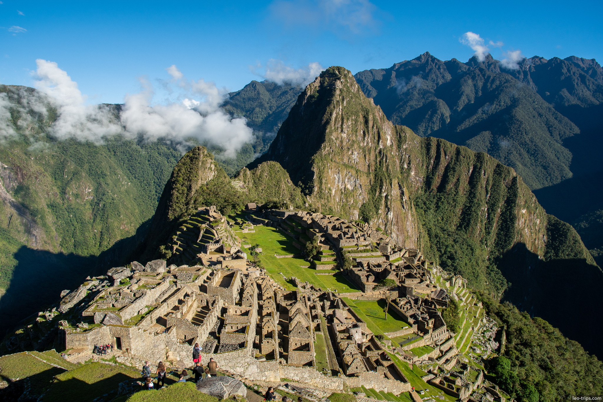 machu picchu iconic panorama huayna picchu tourists machu picchu