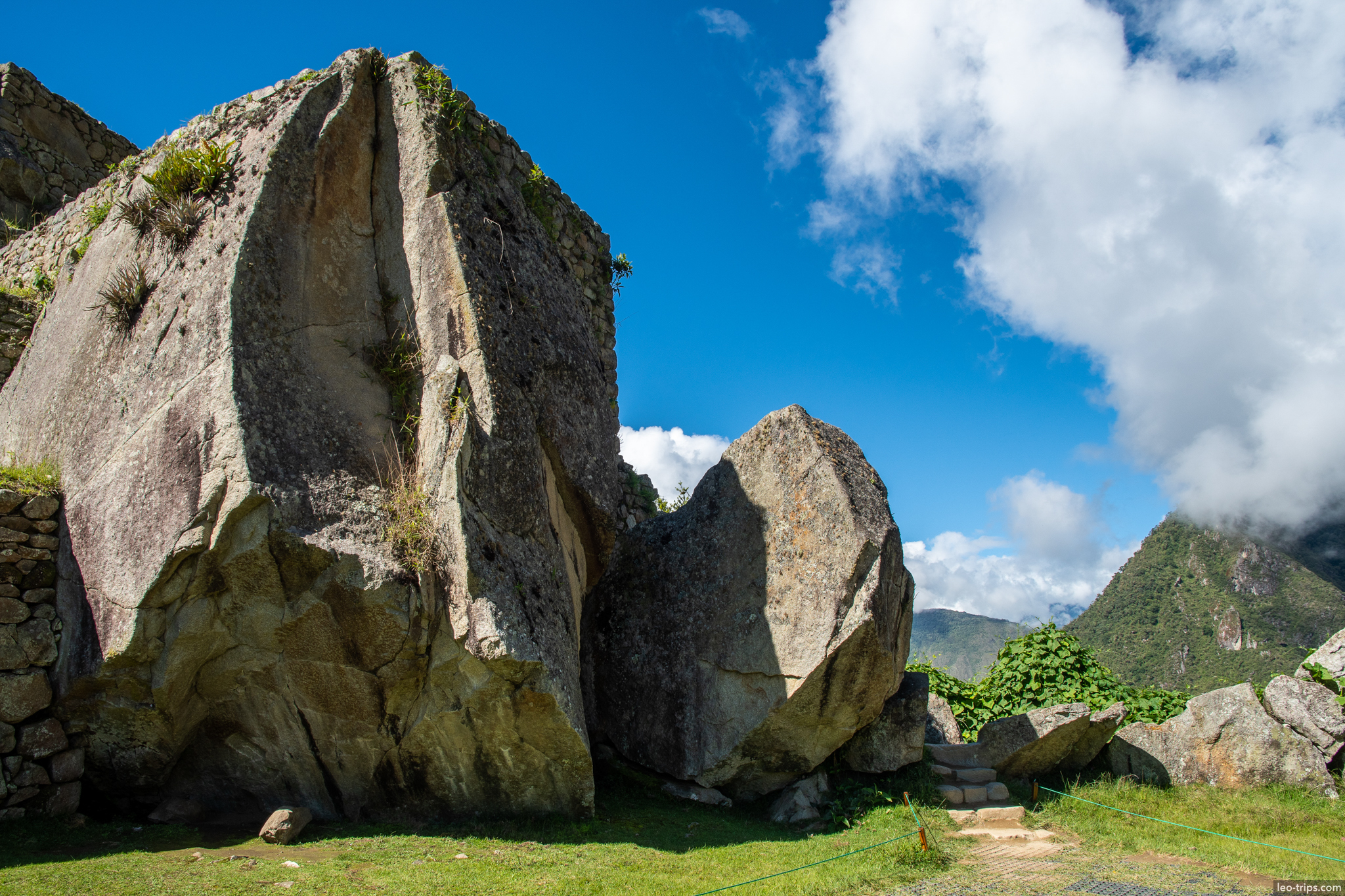 roca sagrada sacred rock granite boulders machu picchu