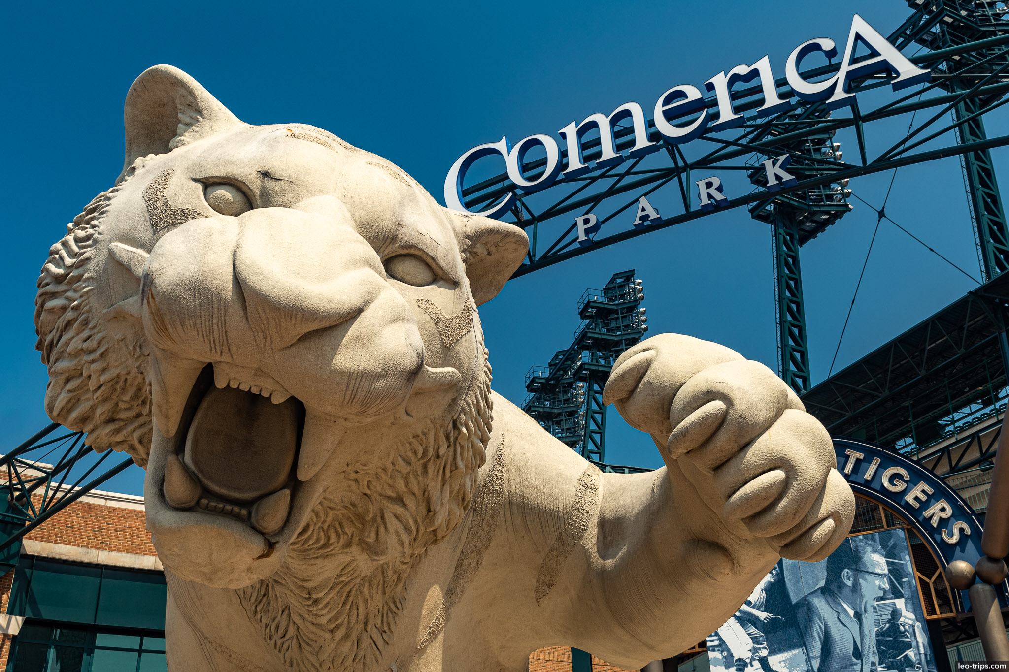 tiger statue comerica park detroit