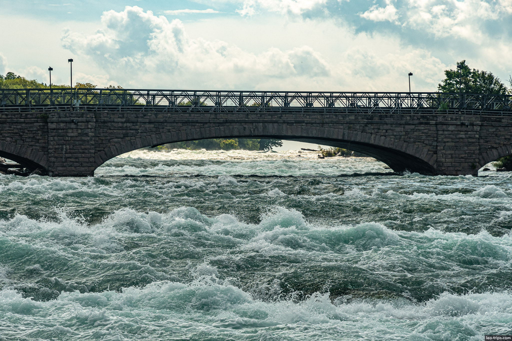 amerocan falls pedestrian bridge niagara falls state park