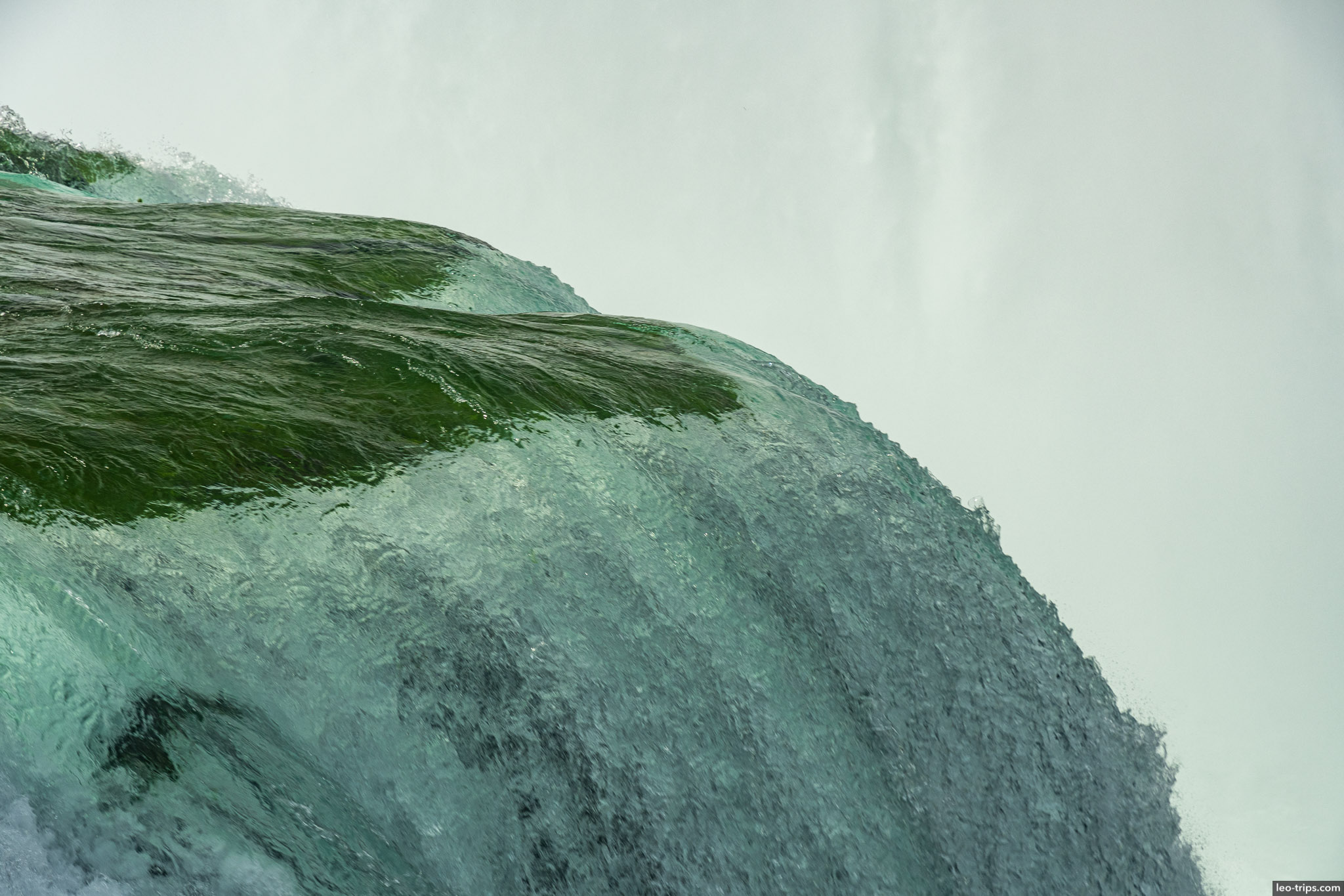 beginning of a waterfall close up niagara falls state park