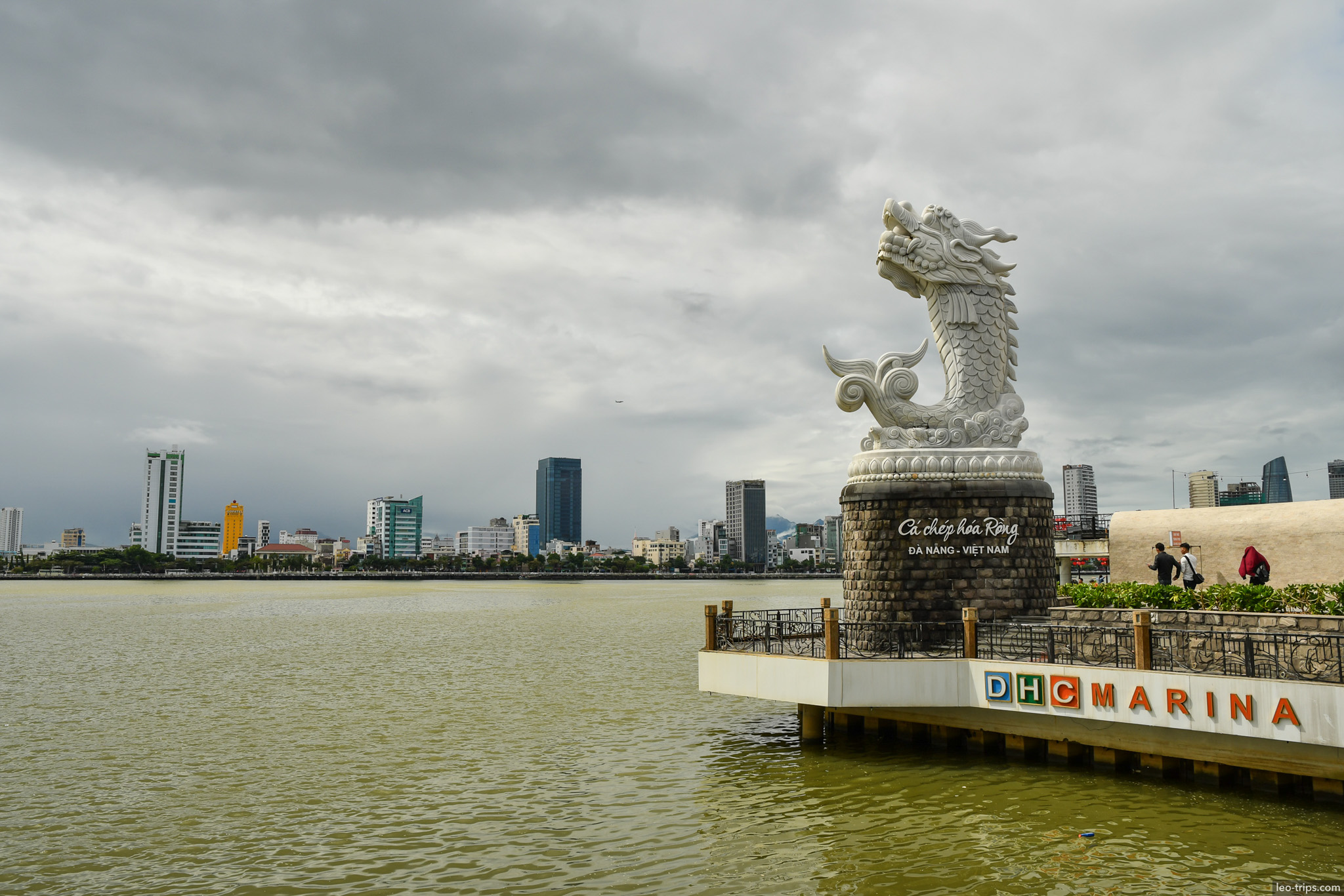 ca chep hoa rong carp dragon sculpture danang dhc marina da nang