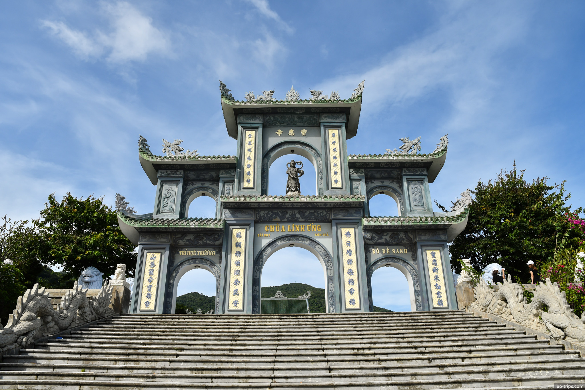 chua linh ung gate son tra peninsula danang da nang