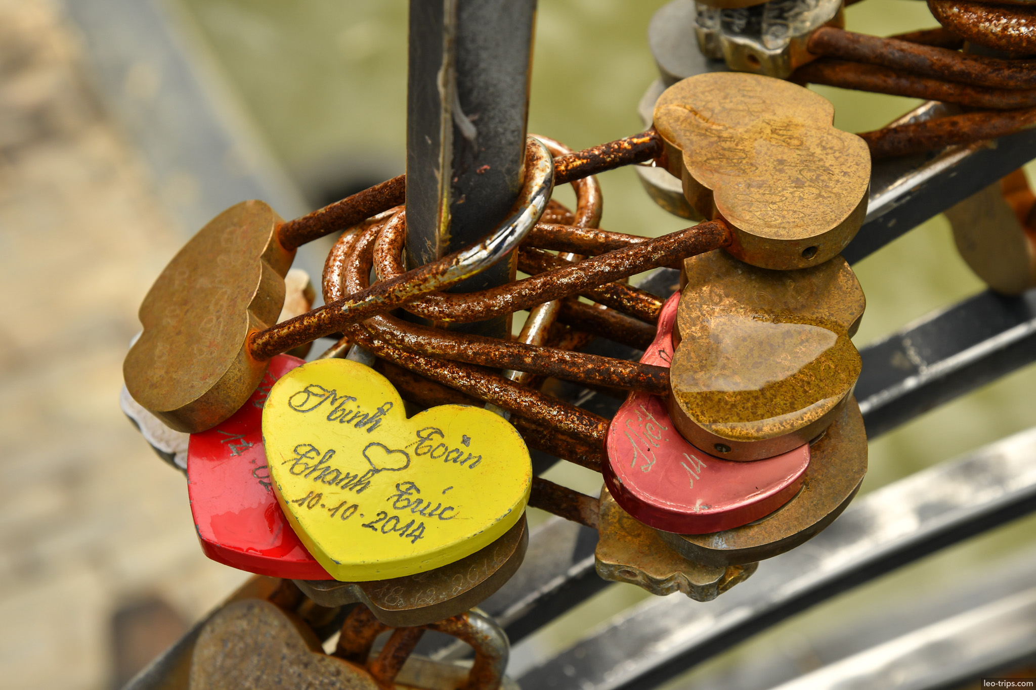 danang love lock bridge heart padlocks closeup da nang