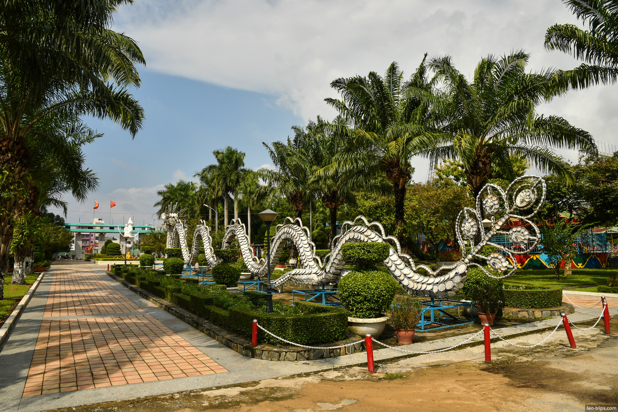 danang park silver dragon sculpture ceramic plates da nang
