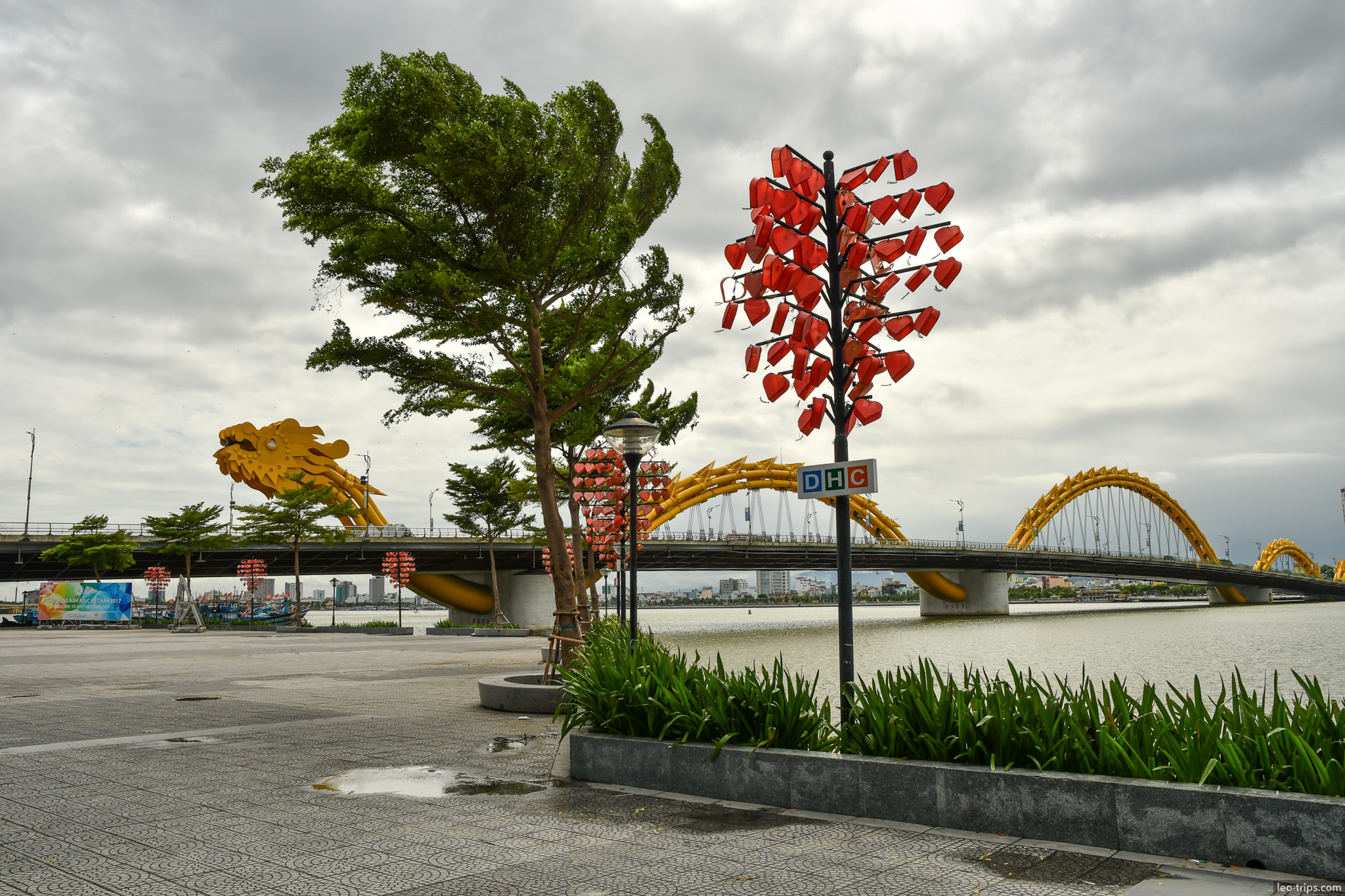 dragon bridge danang han river red lanterns da nang
