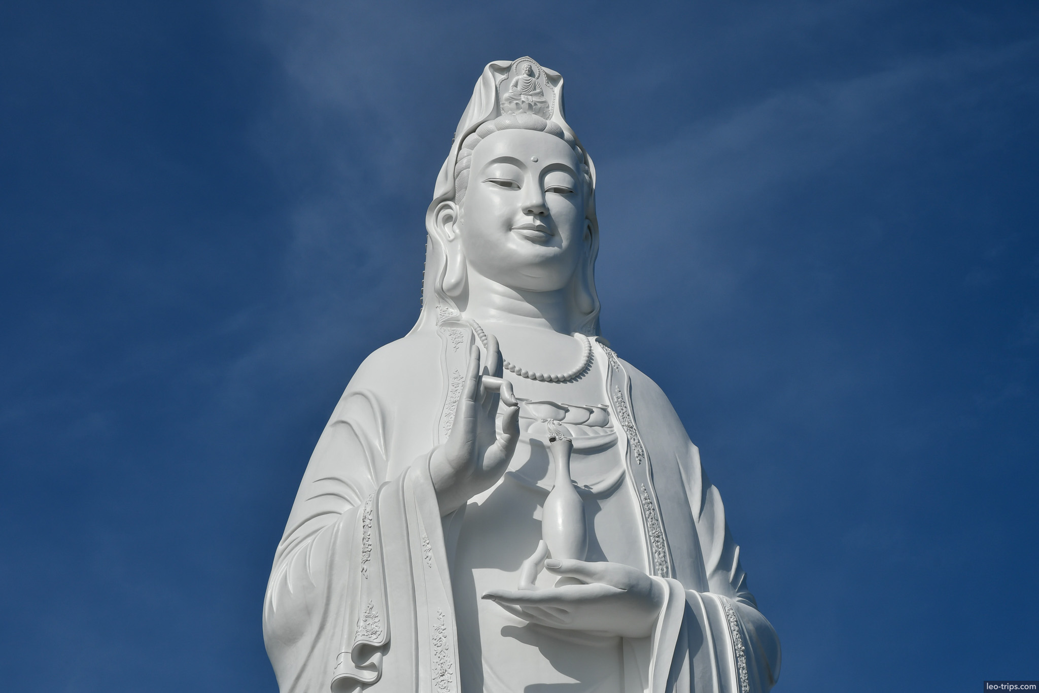 goddess of mercy guanyin white statue linh ung da nang