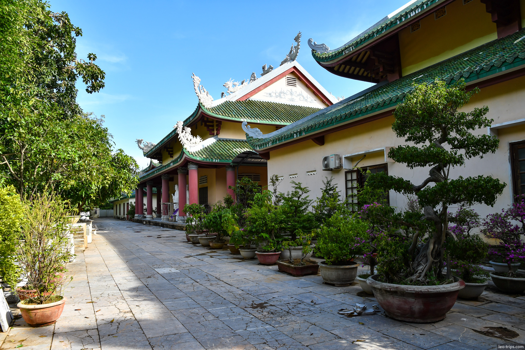 linh ung pagoda bonsai corridor danang da nang
