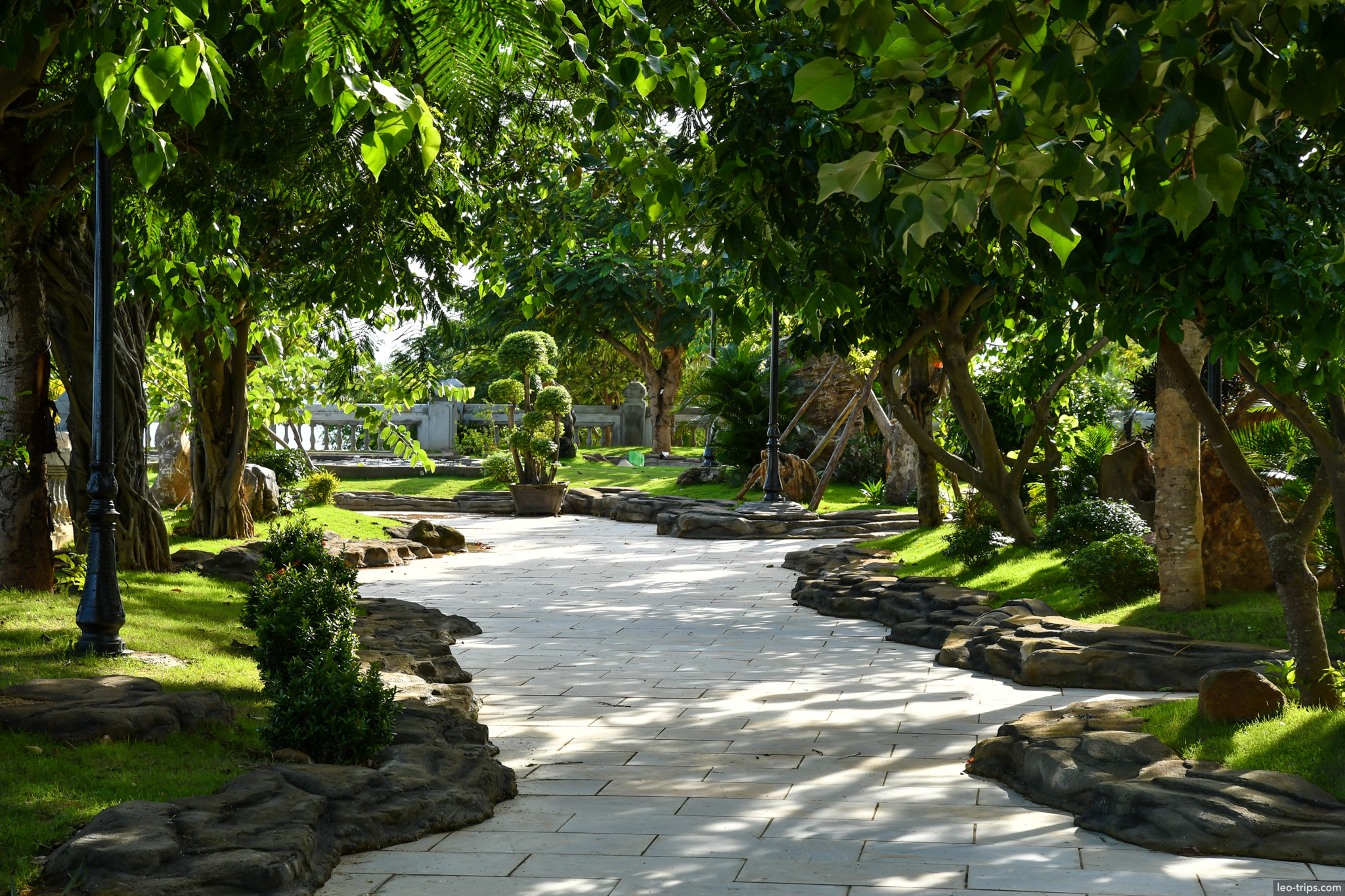 linh ung pagoda shaded garden pathway bonsai da nang